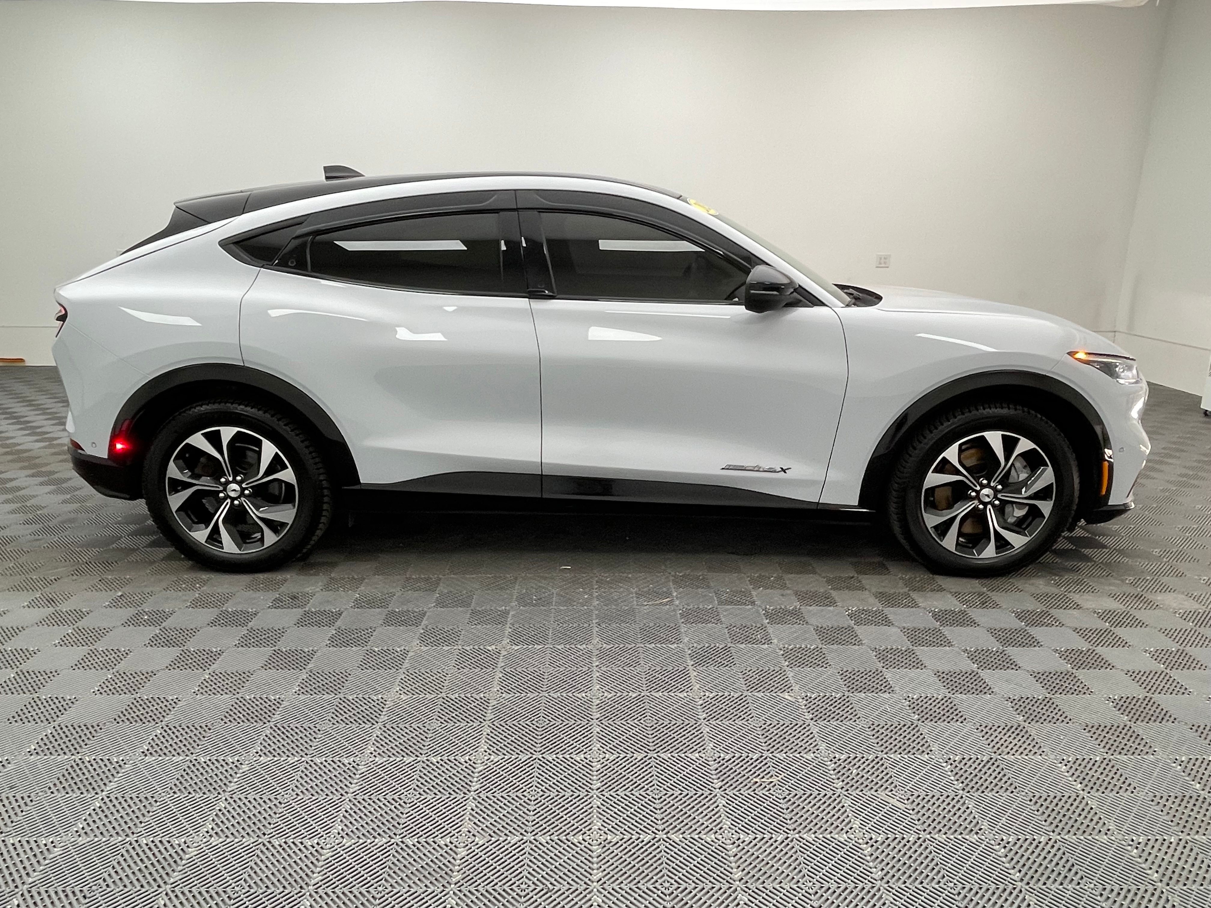 Used 2021 White Metallic Ford Premium image 7