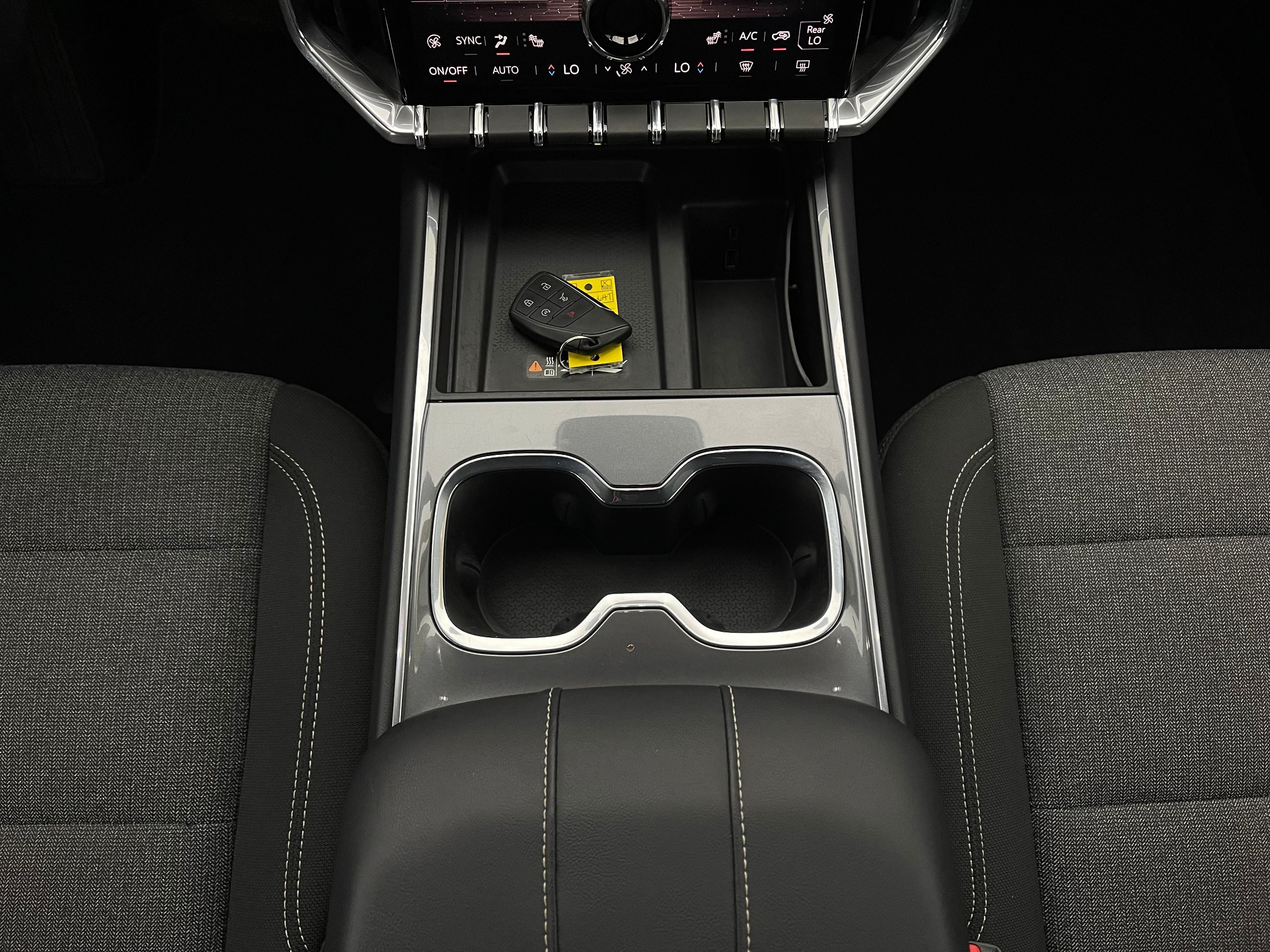 Used 2025 Summit White GMC Elevation image 28