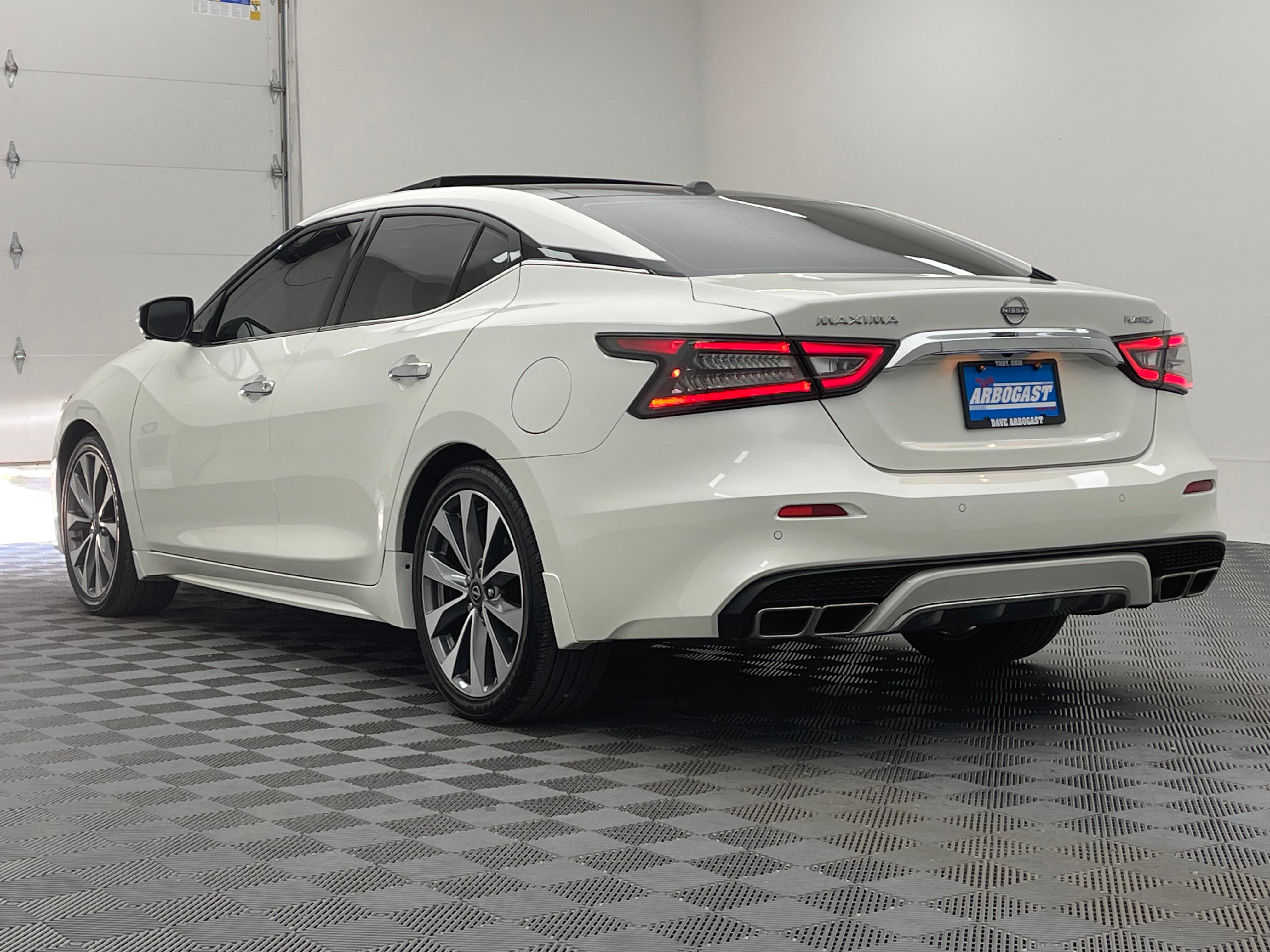 Used 2023 Pearl White Tricoat Nissan Platinum image 12