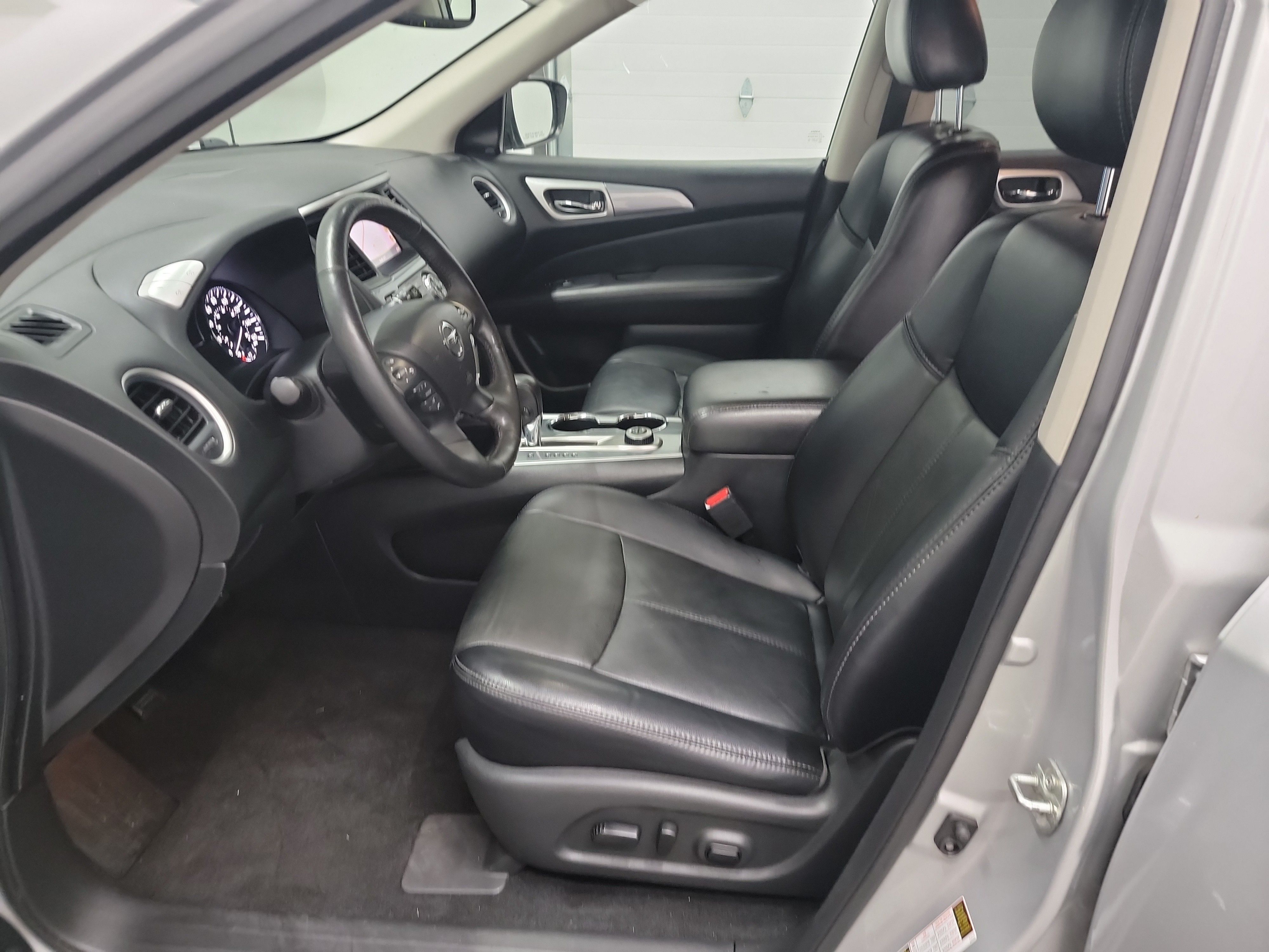 2019 Nissan Pathfinder SL photo