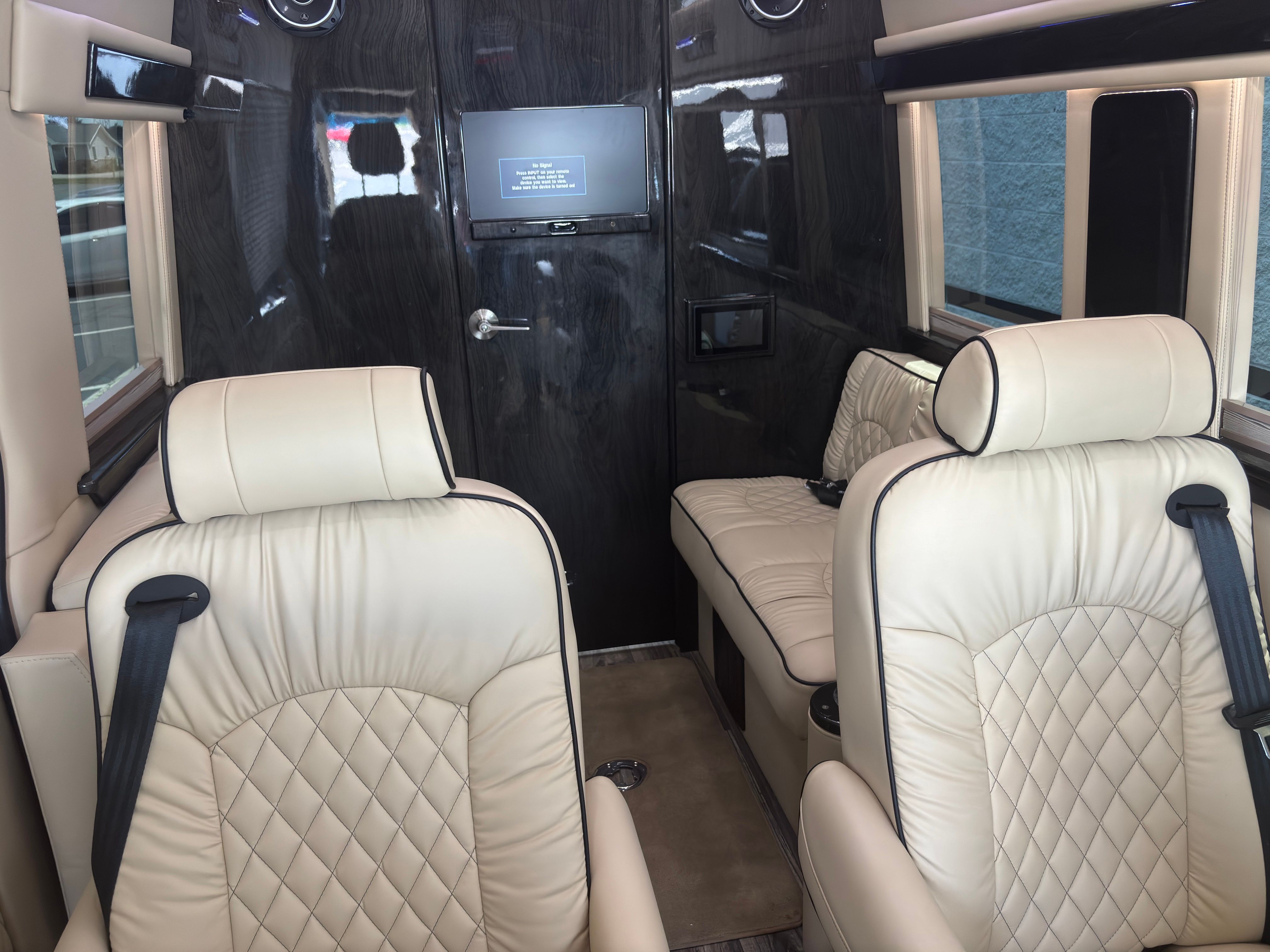 Used 2021 Silver Mercedes-Benz Midwest Luxe Cruiser image 49