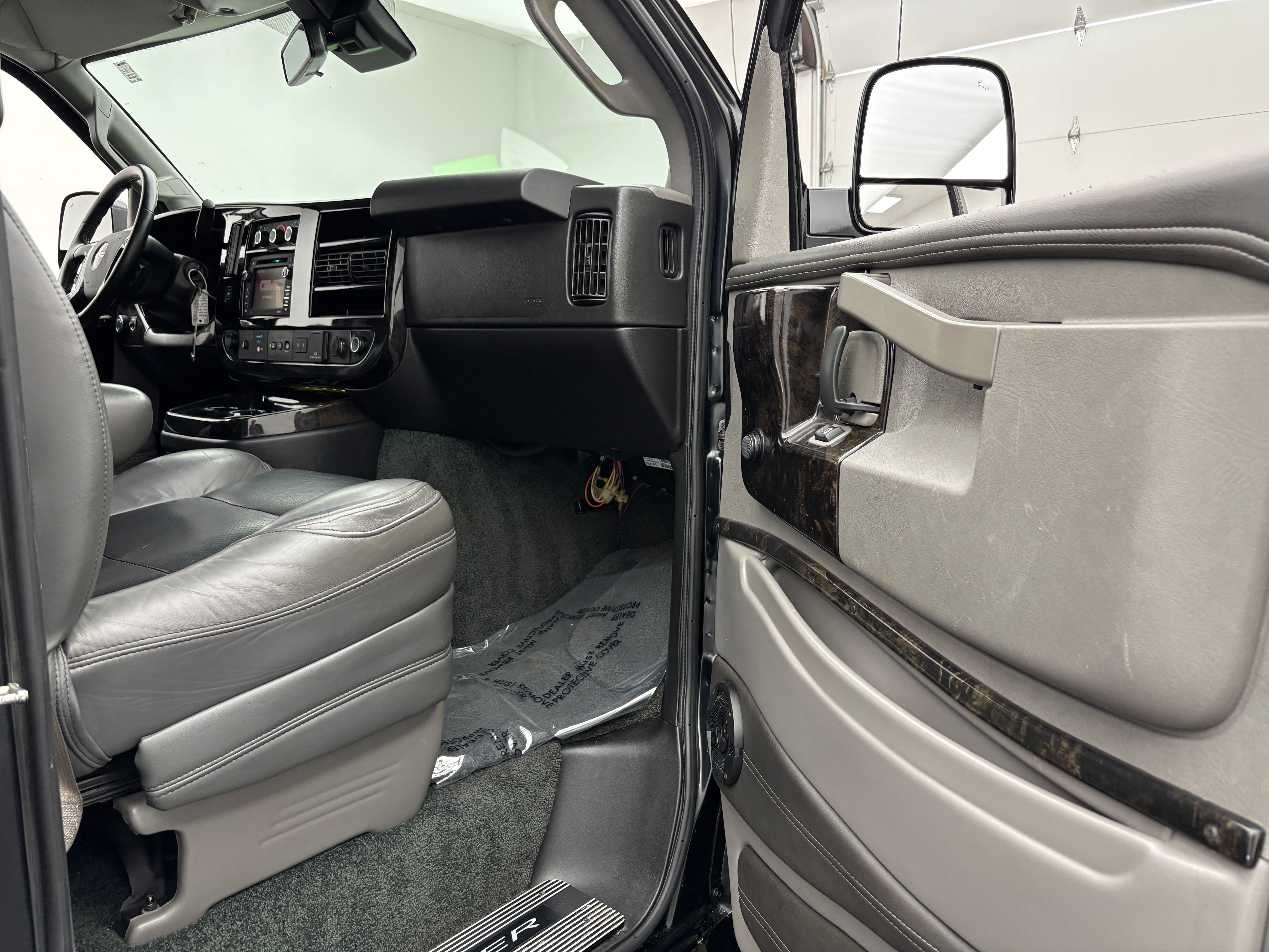 Used 2020 Onyx Black GMC Explorer Limited SE image 22