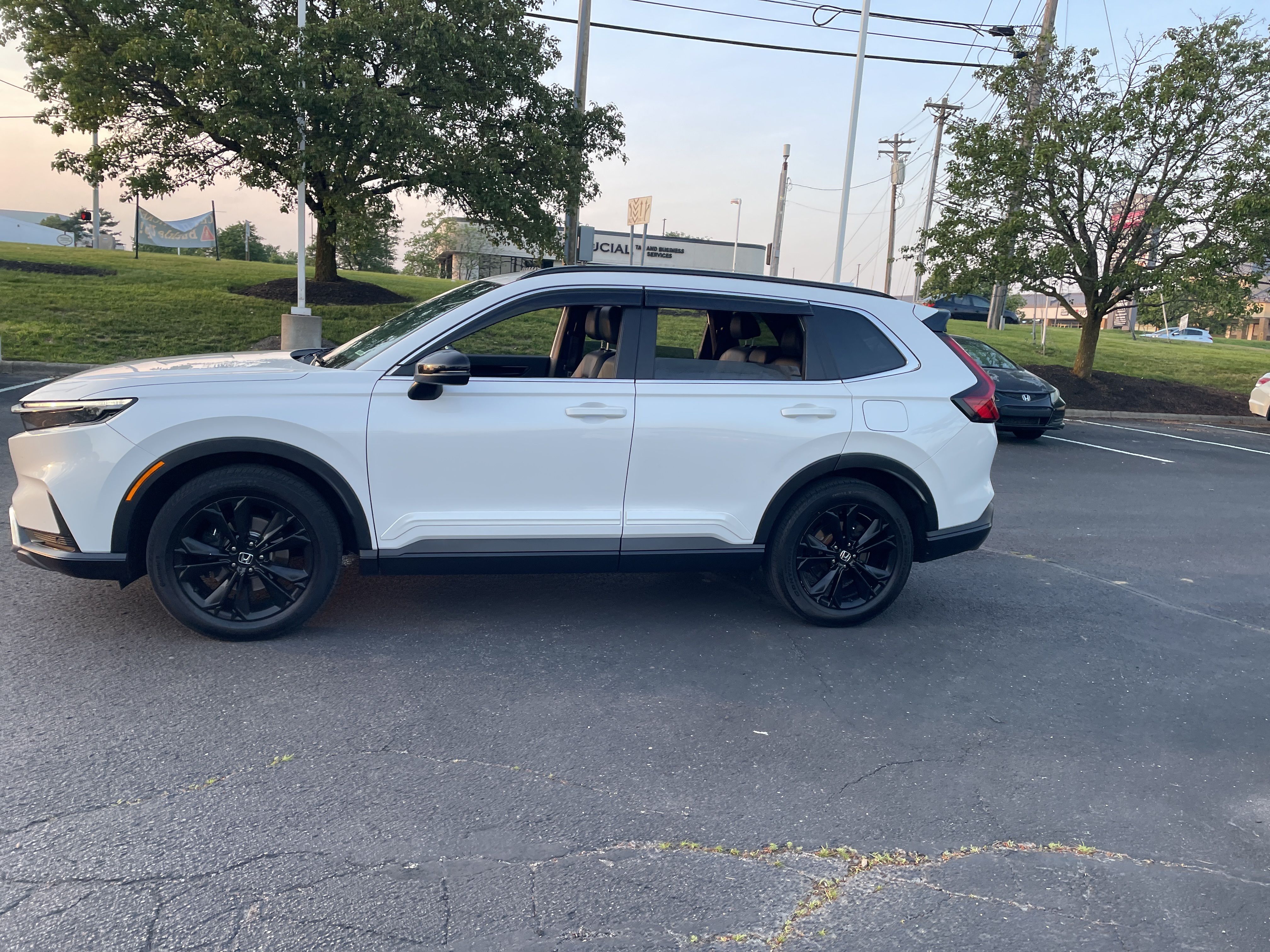 2023 Honda CR-V Hybrid Sport Touring photo