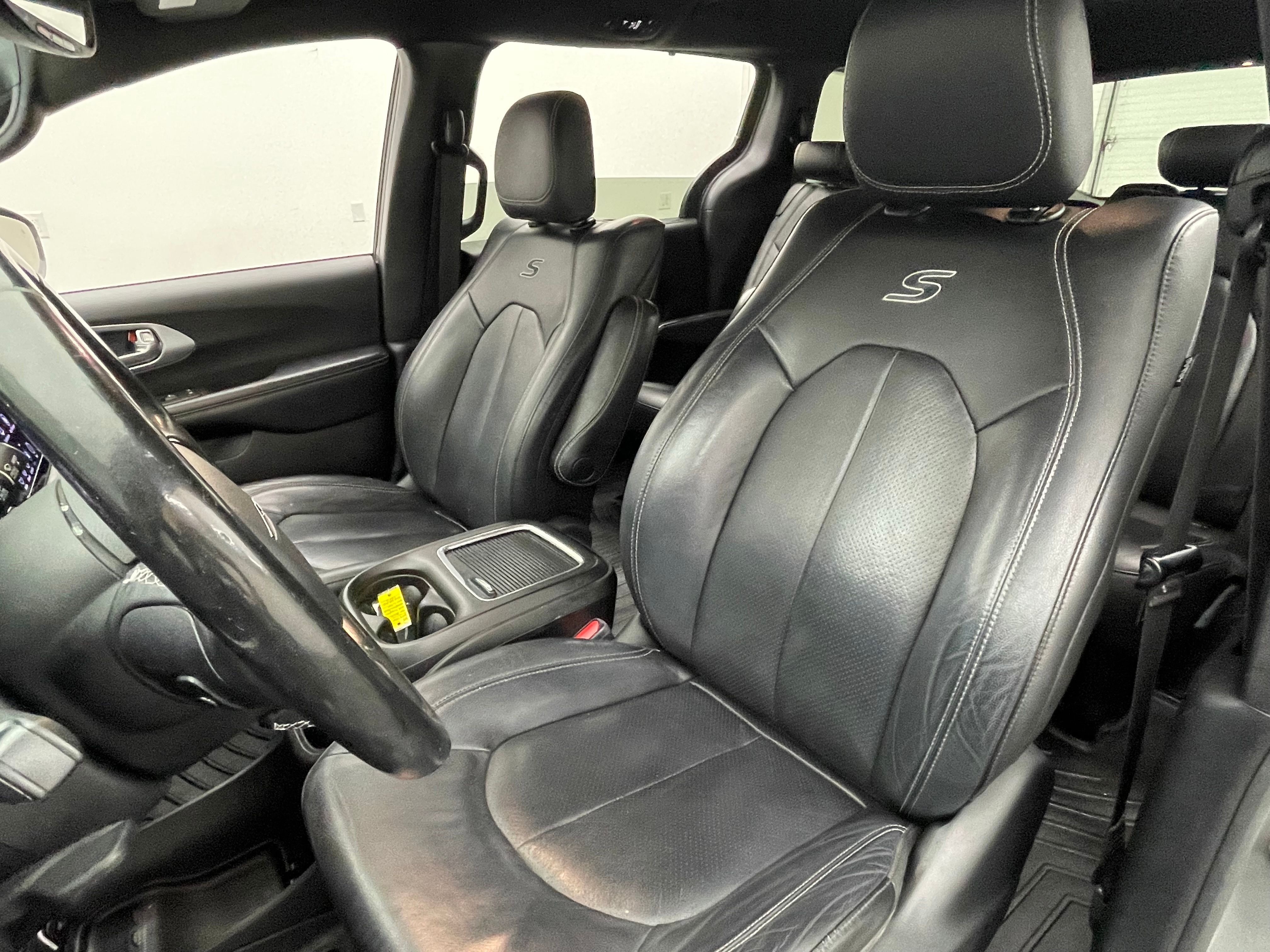 Used 2020 Ceramic Gray Clearcoat Chrysler Touring L Plus image 18