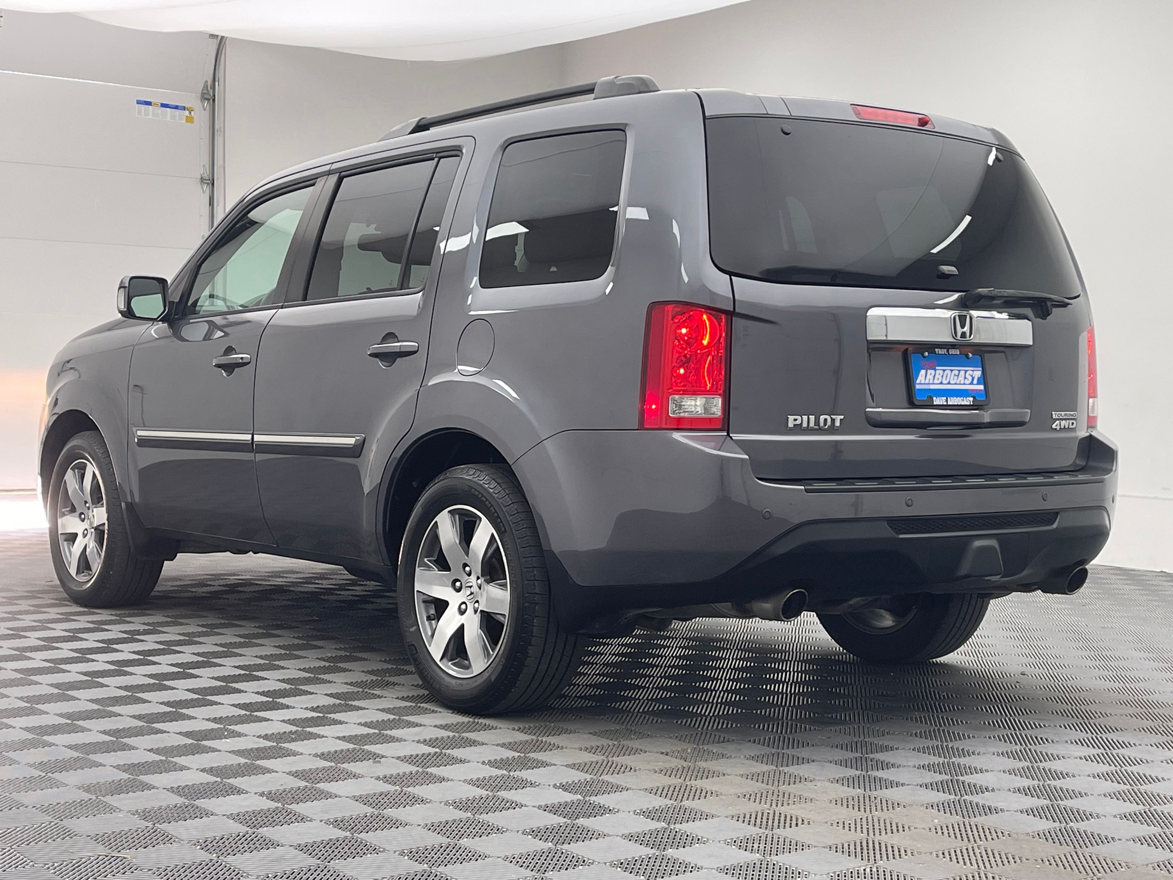 Used 2015 Modern Steel Metallic Honda Touring image 13