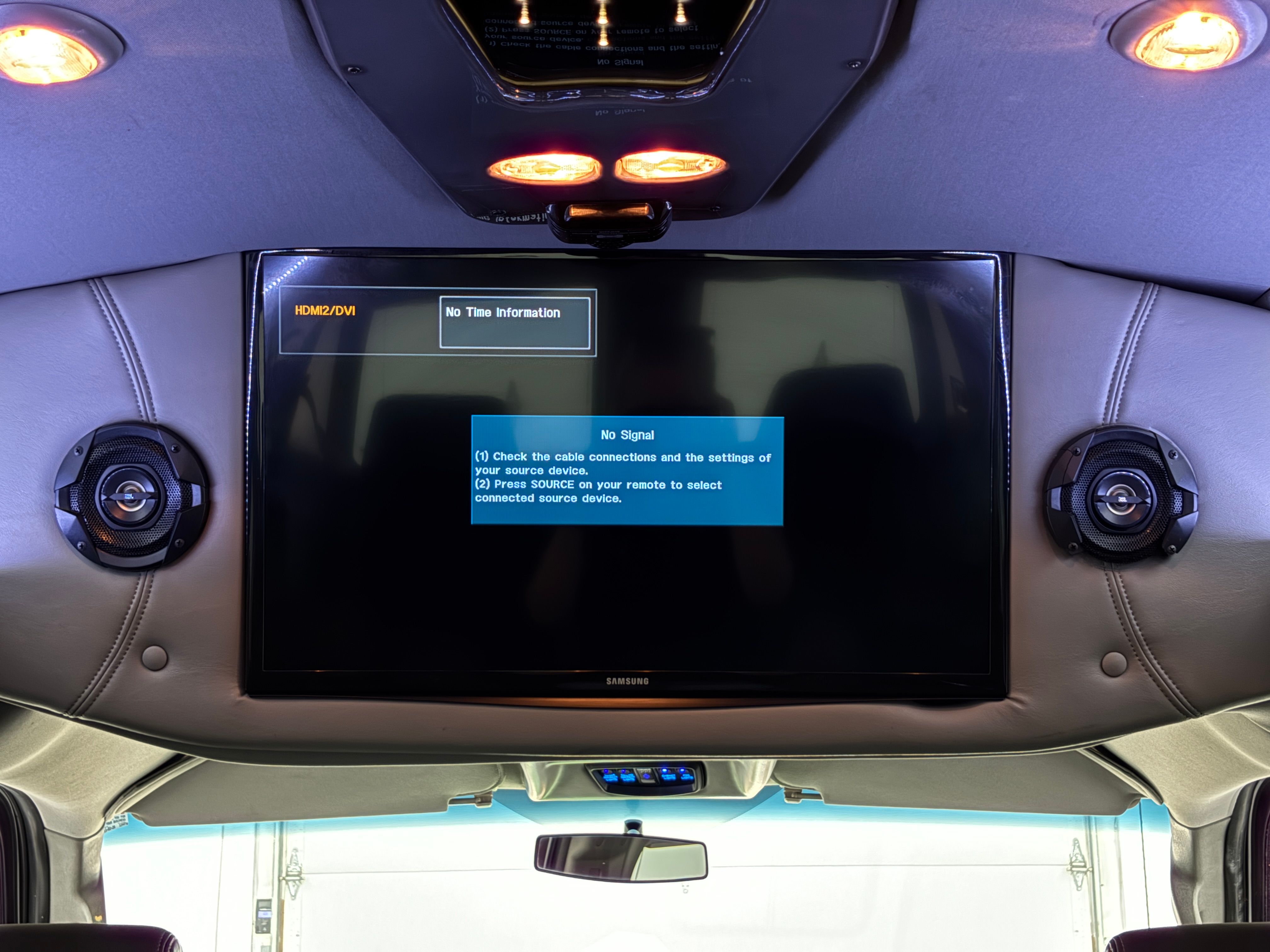 Used 2017 Silver Ice Metallic Chevrolet Explorer Limited SE image 4