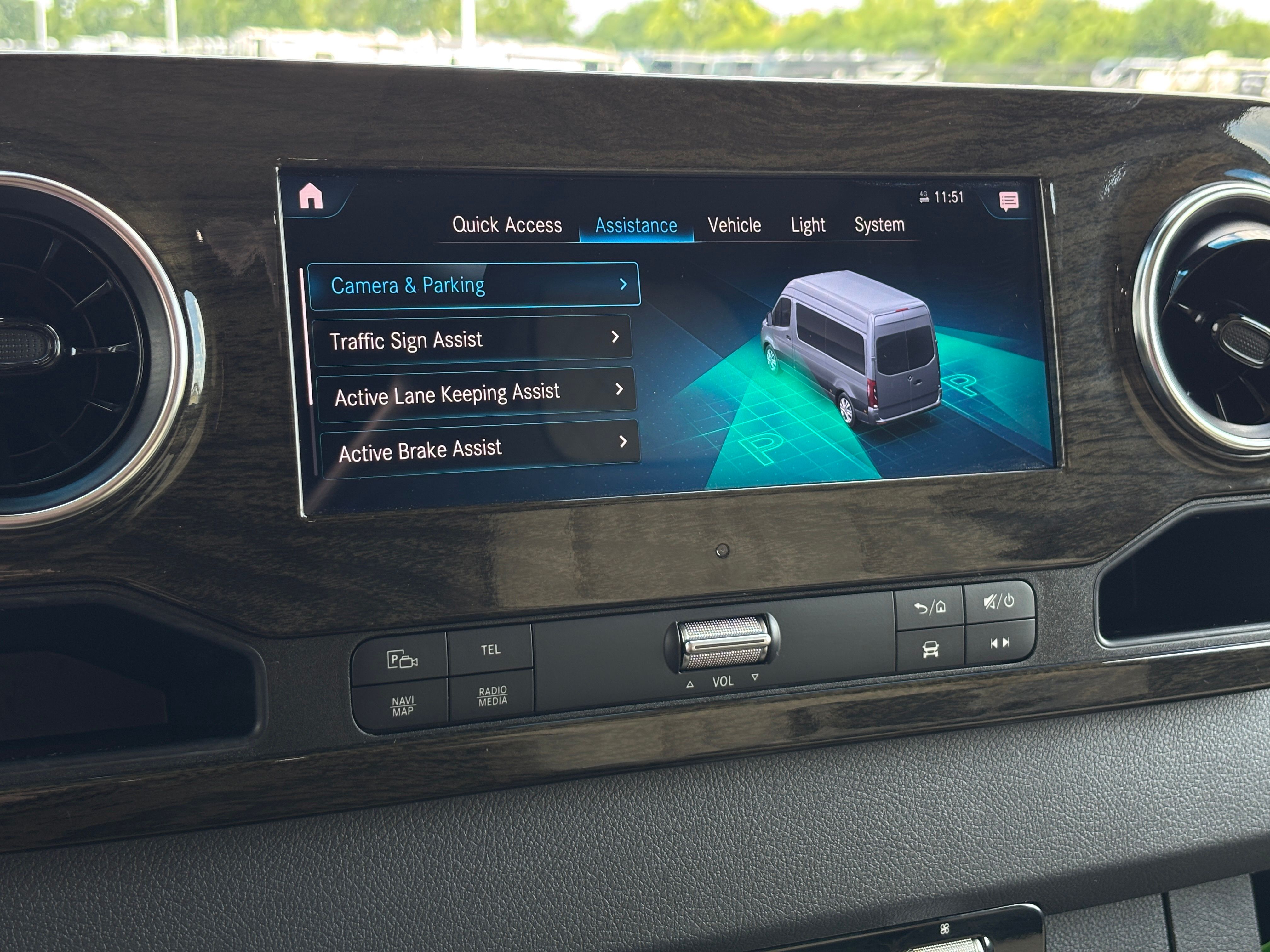 Used 2021 Silver Mercedes-Benz Midwest Luxe Cruiser image 37