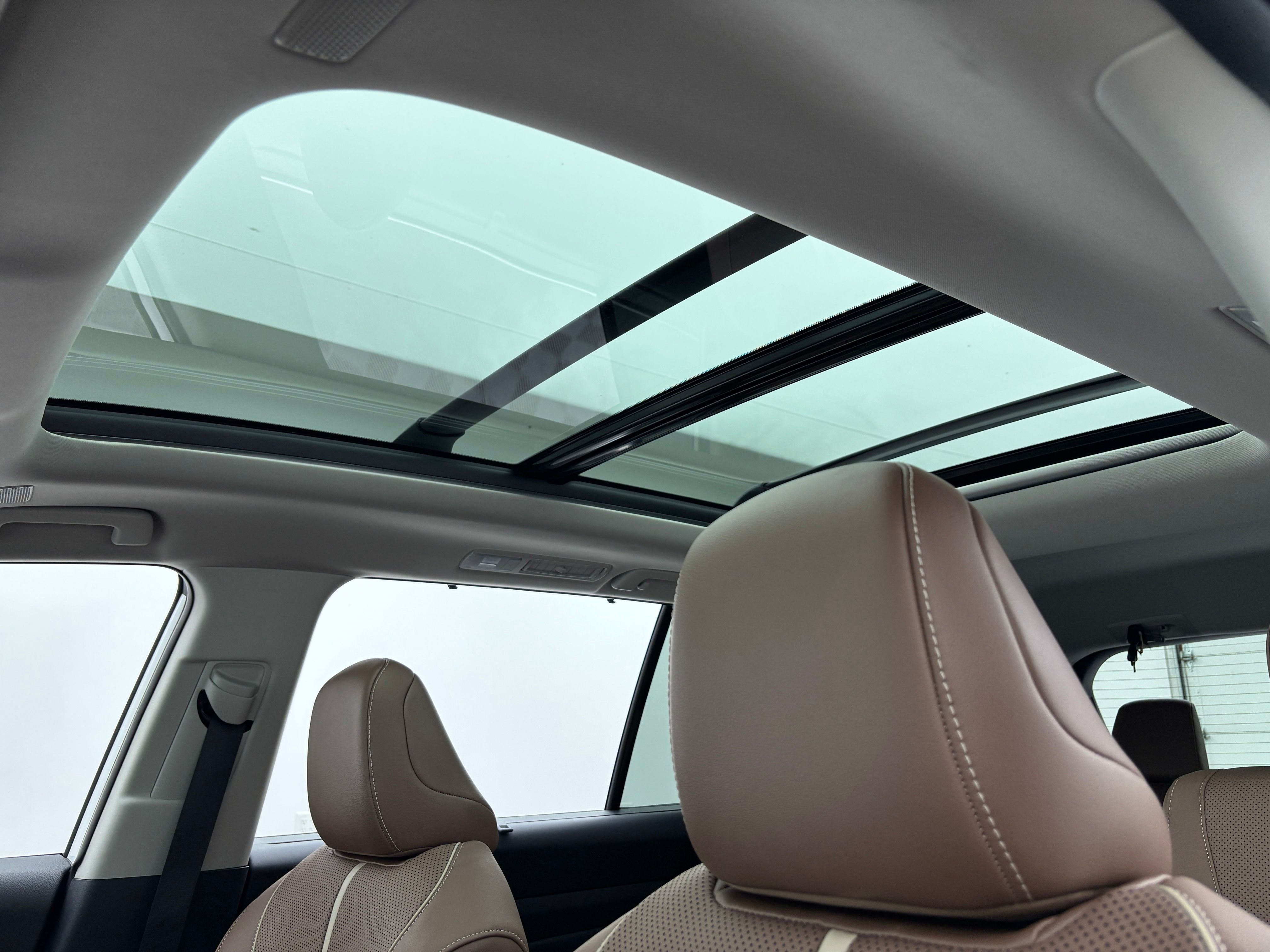 Used 2025 Pearl Toyota Platinum image 5