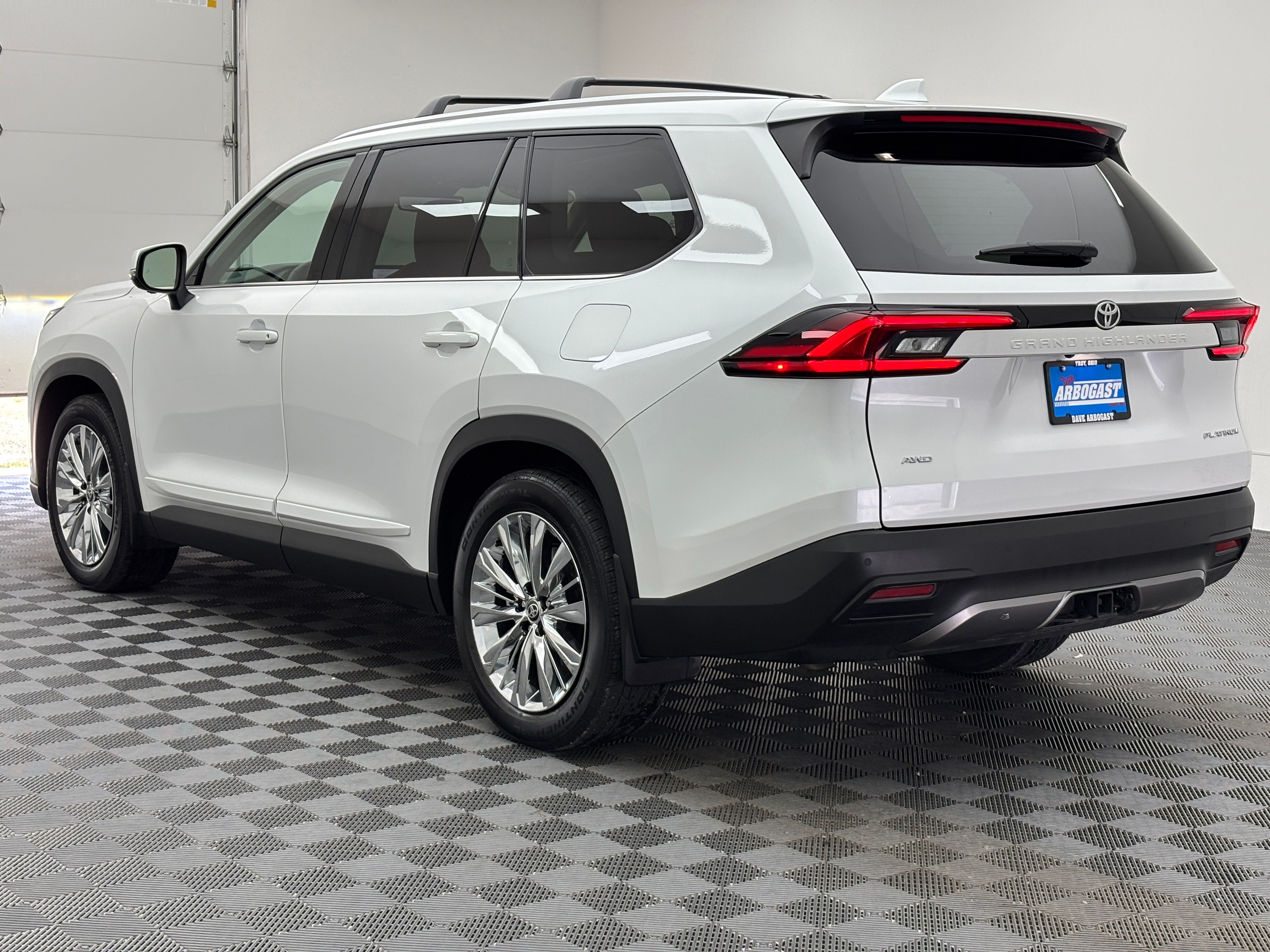 Used 2025 Pearl Toyota Platinum image 14