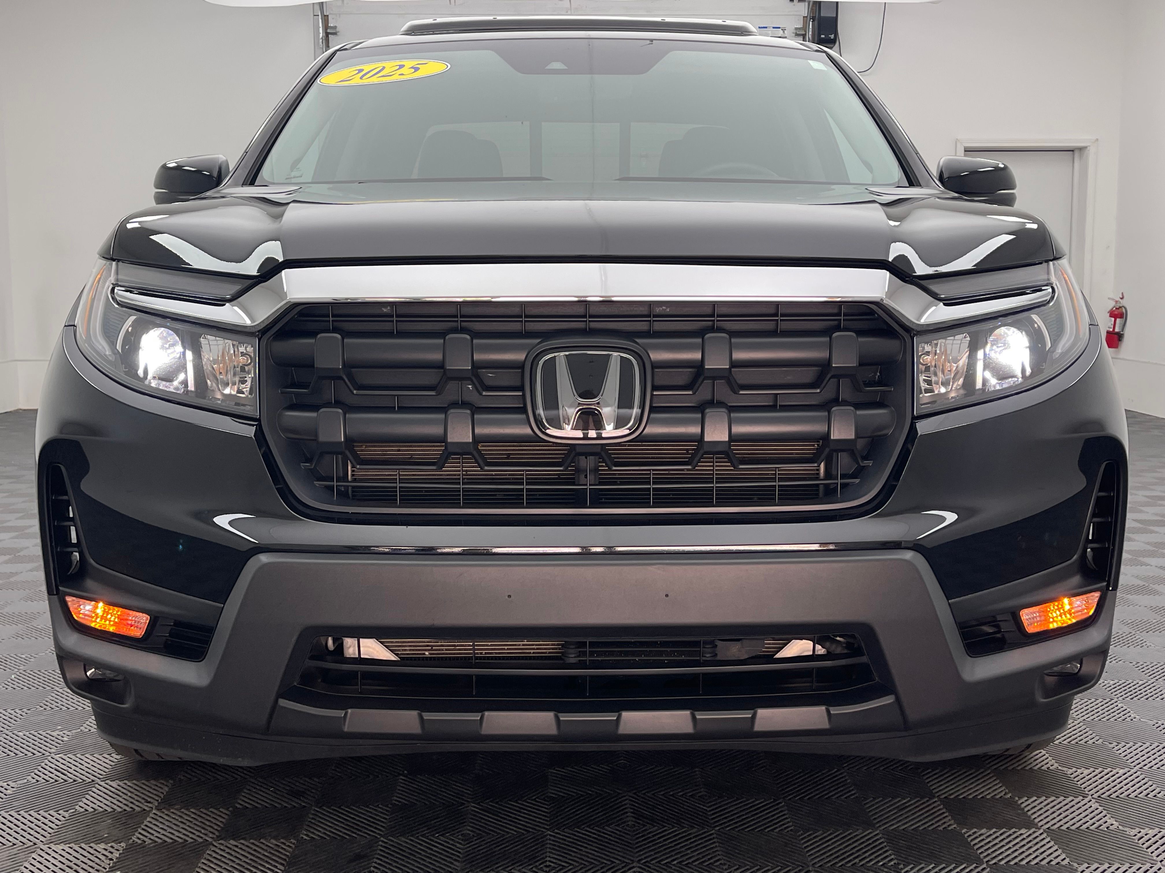 Used 2025 Crystal Black Pearl Honda RTL image 12