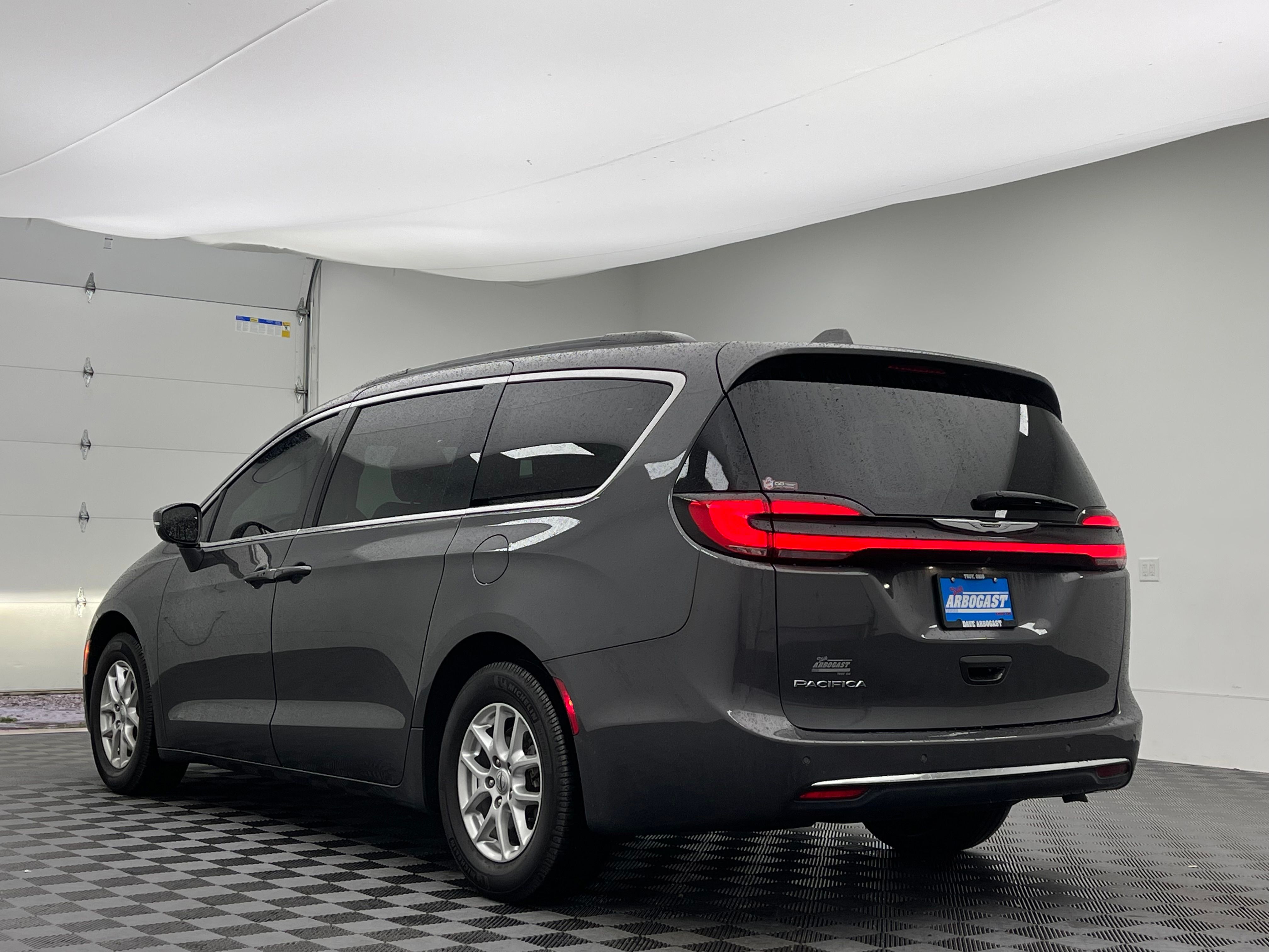 Used 2022 Granite Crystal Metallic Clearcoat Chrysler Touring L image 12