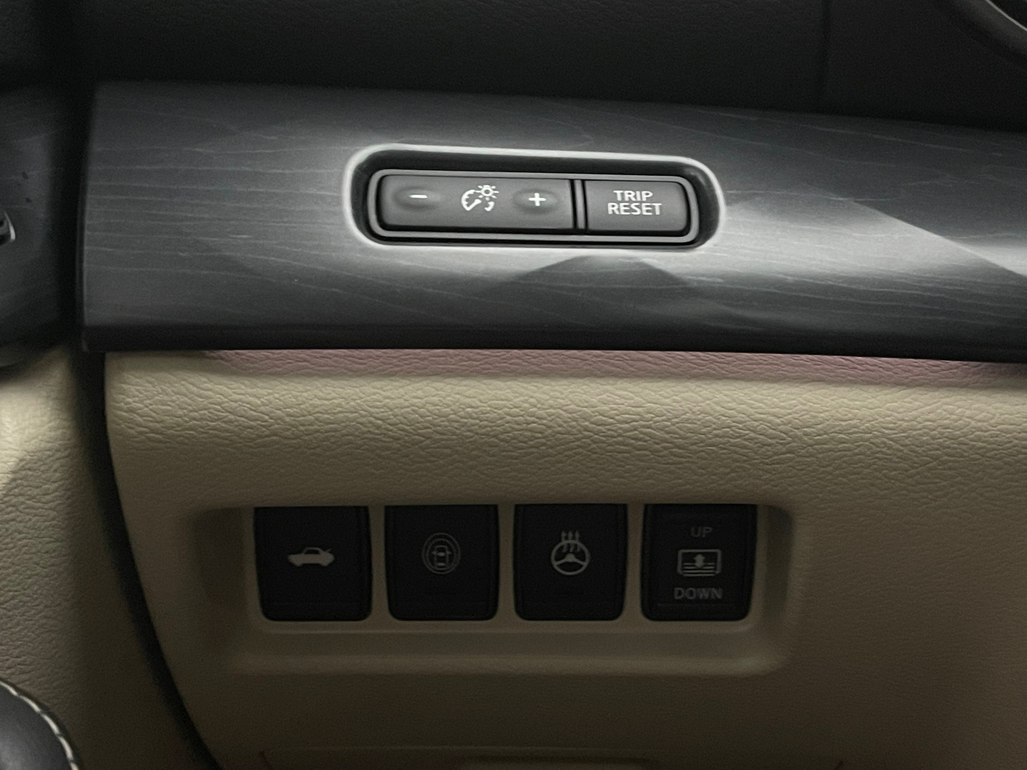 Used 2023 Pearl White Tricoat Nissan Platinum image 23