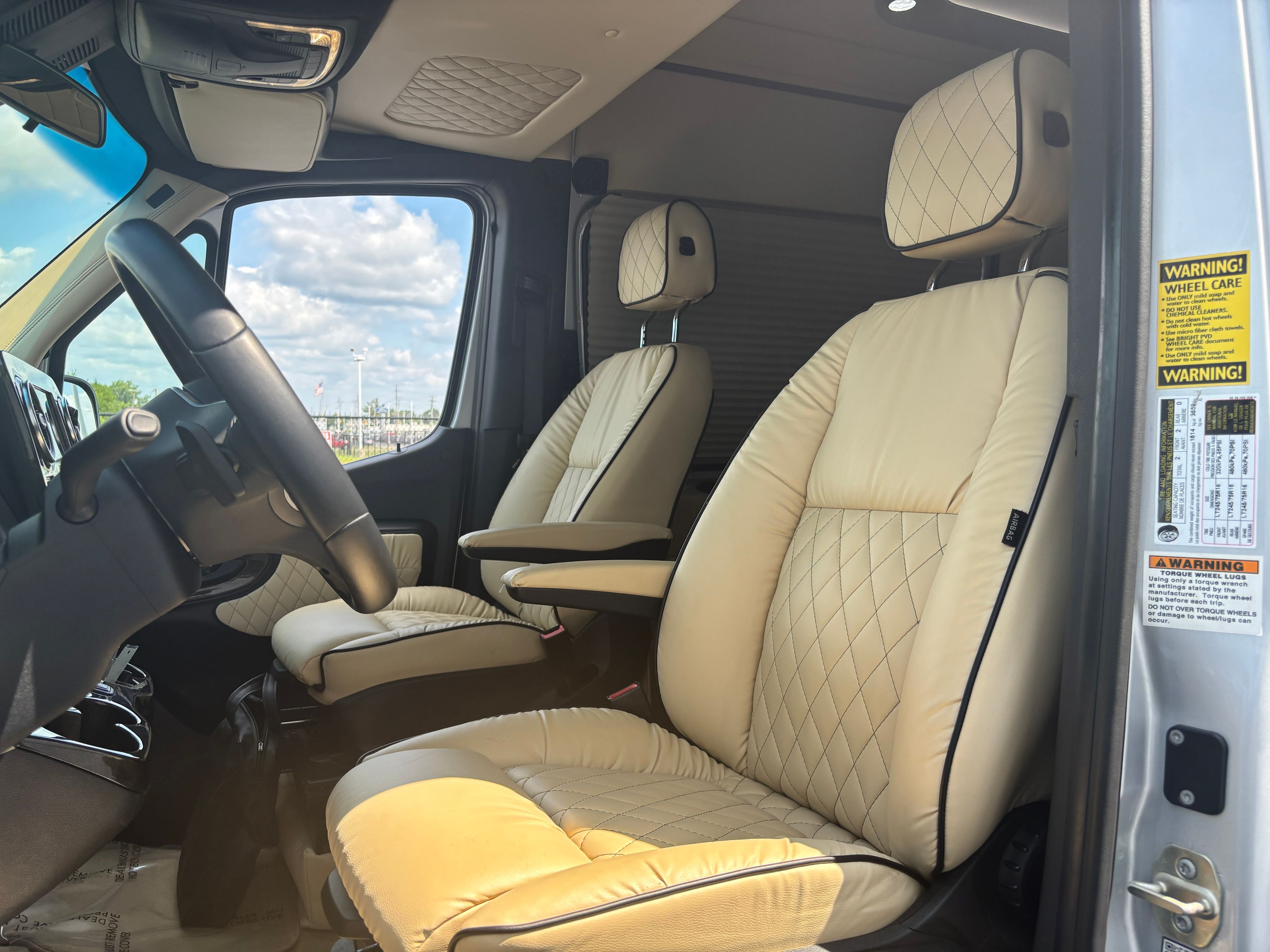 Used 2021 Silver Mercedes-Benz Midwest Luxe Cruiser image 21