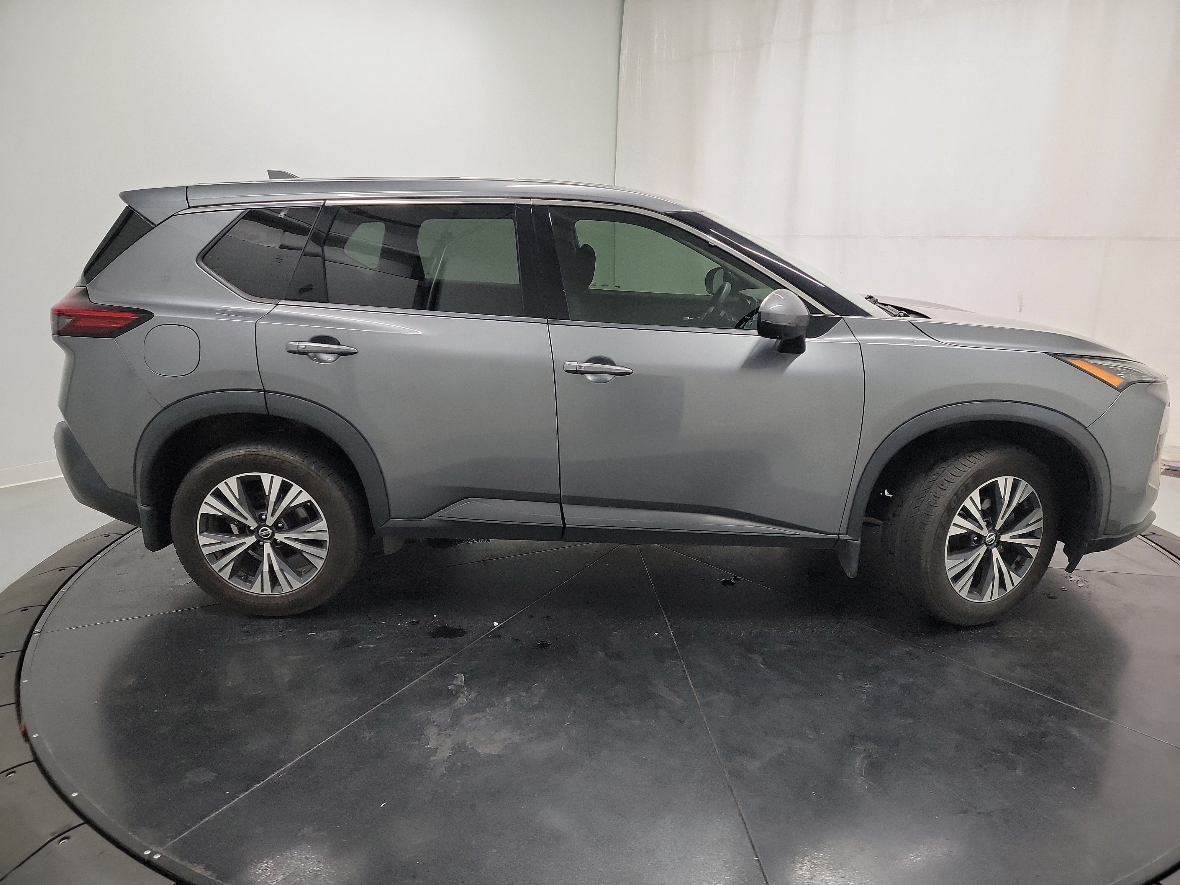 2021 Nissan Rogue SV photo