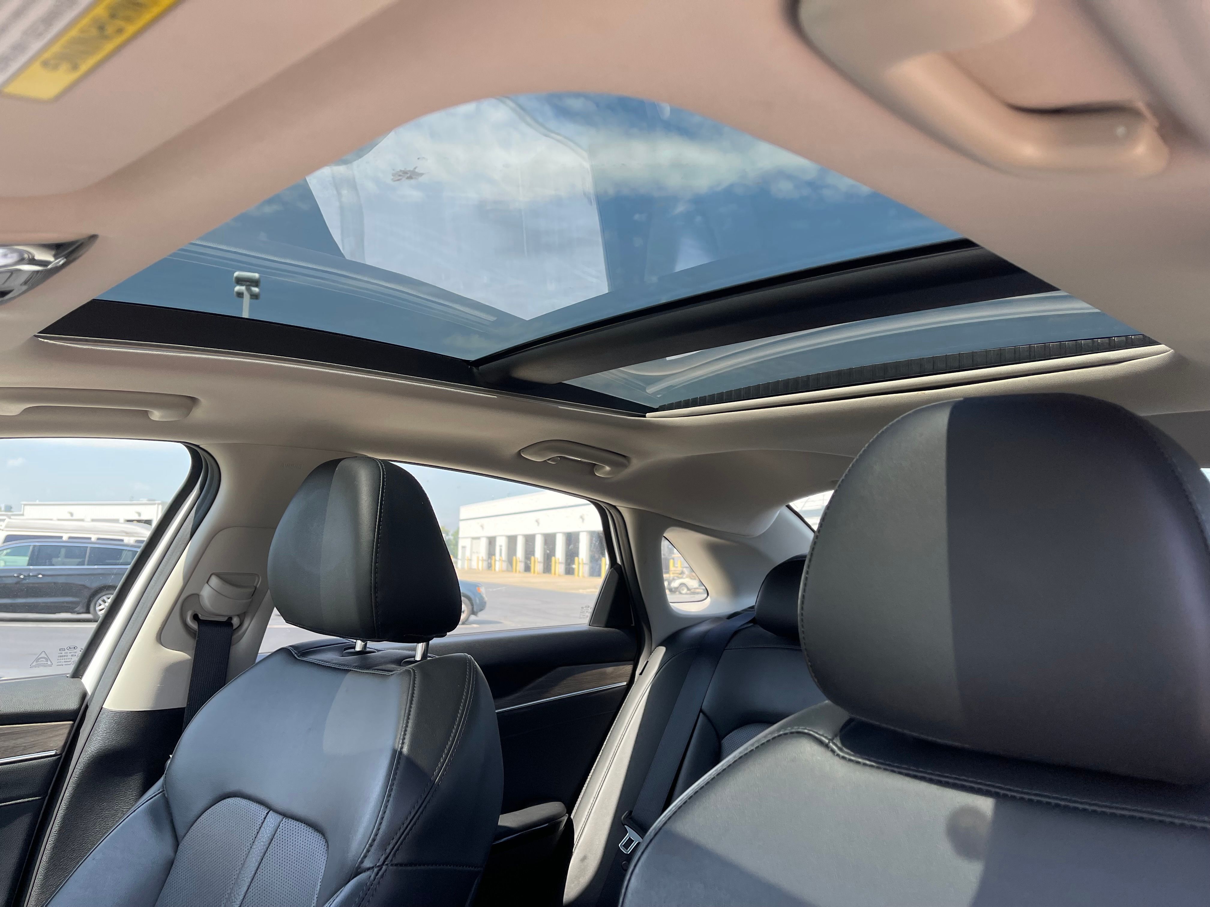 Used 2021 White Pearl Kia EX image 12