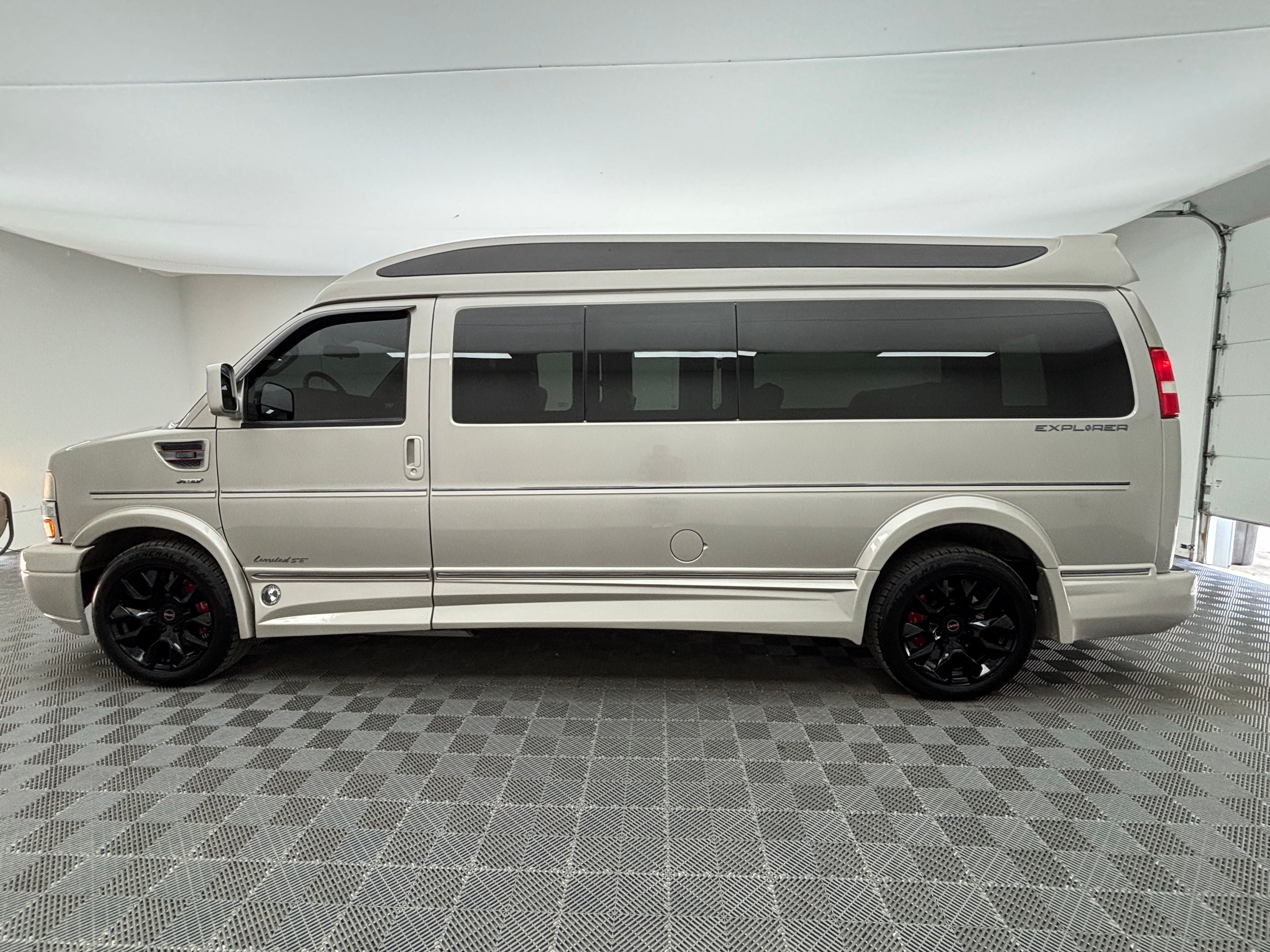 Used 2023 Silver Chevrolet Explorer Limited SE image 13