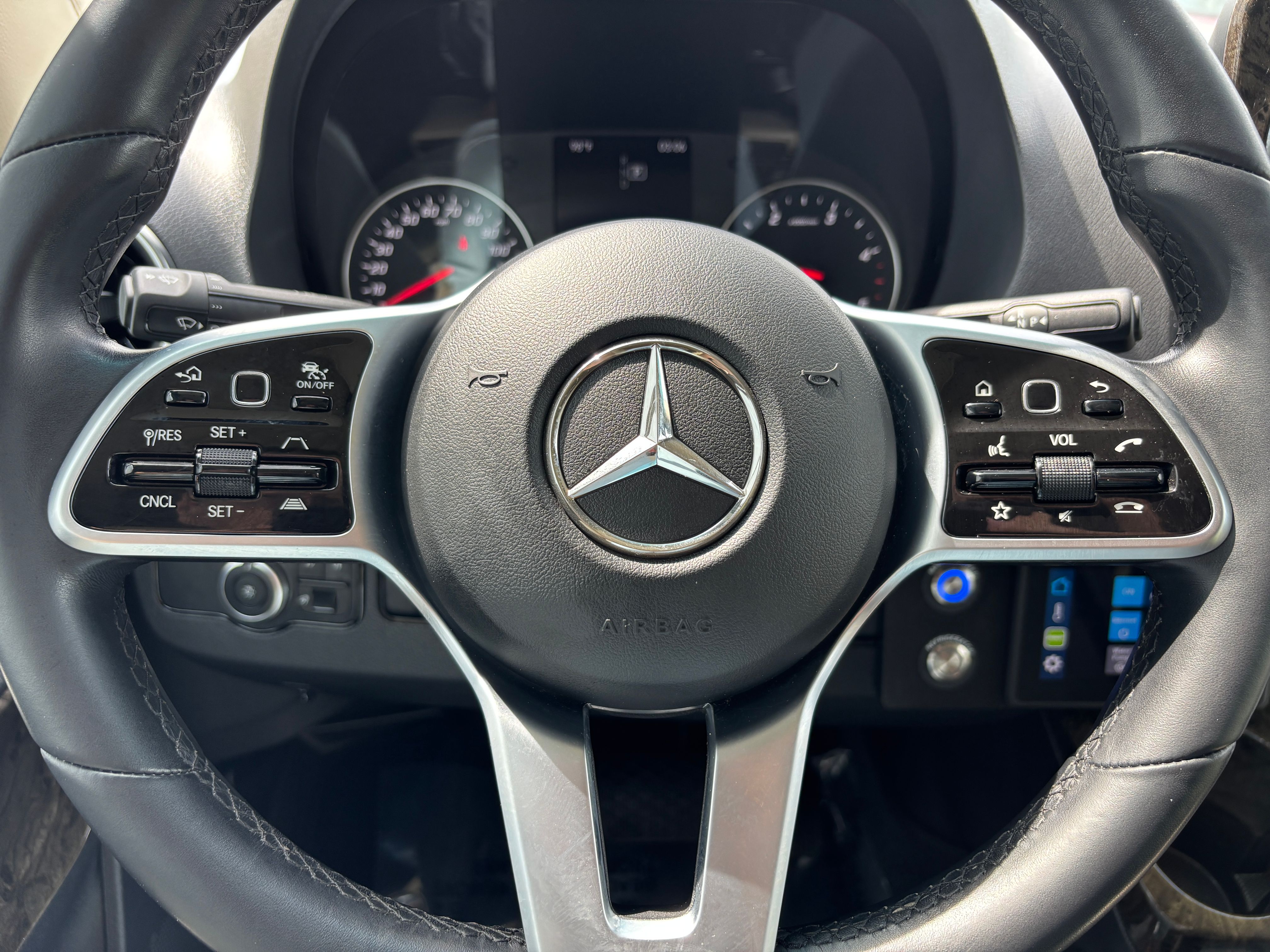 Used 2021 Silver Mercedes-Benz Discovery Cross Country image 28