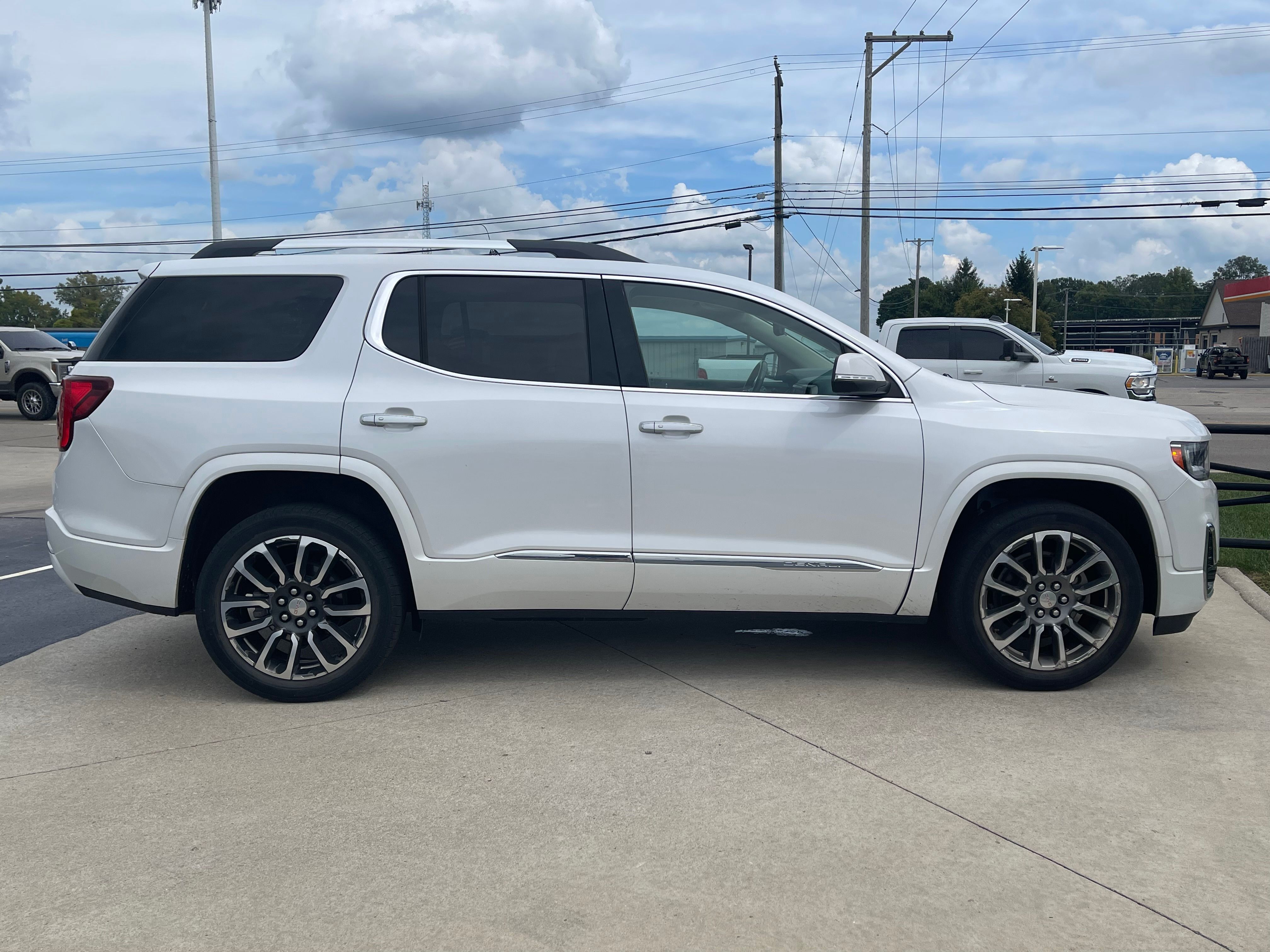 Used 2020 White Frost Tricoat GMC Denali image 8