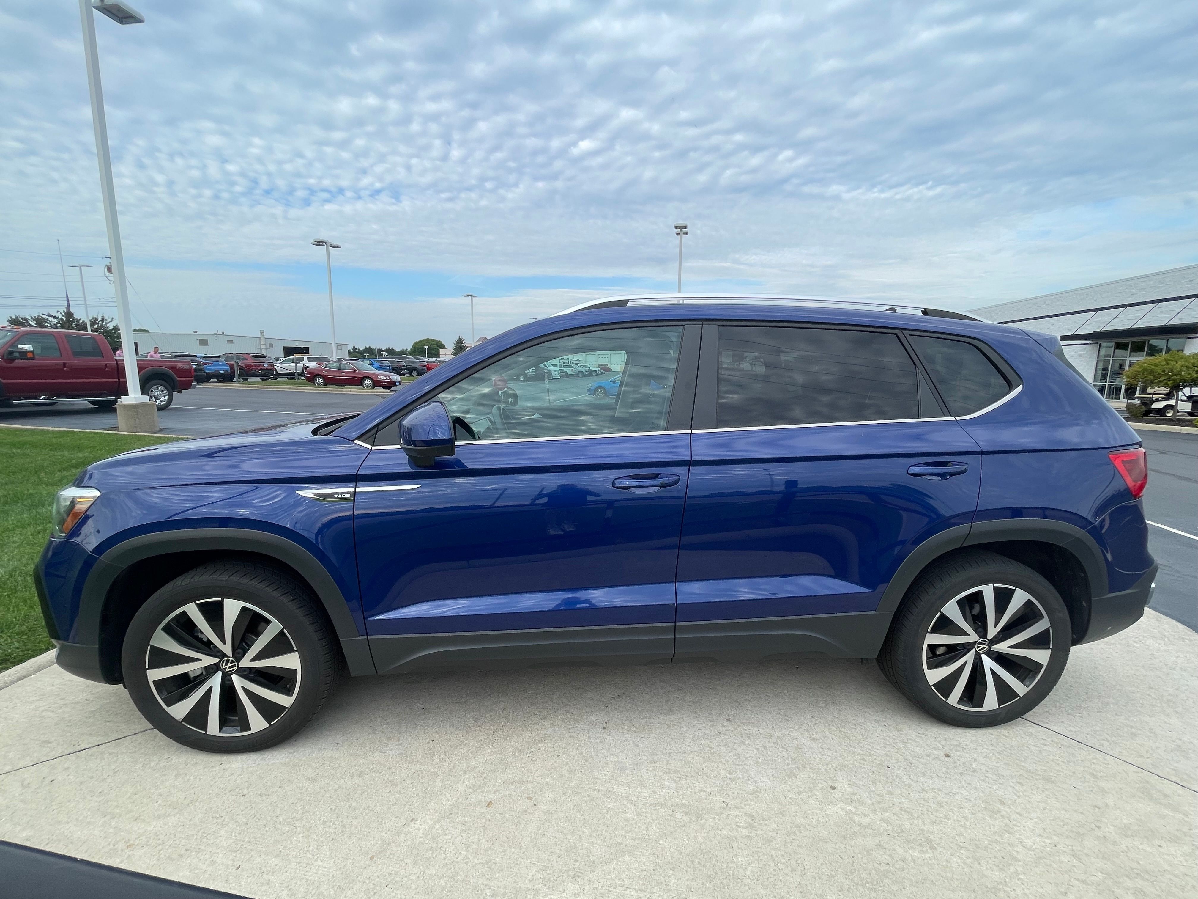 Used 2022 Blue Metallic Volkswagen 1.5T SE image 4