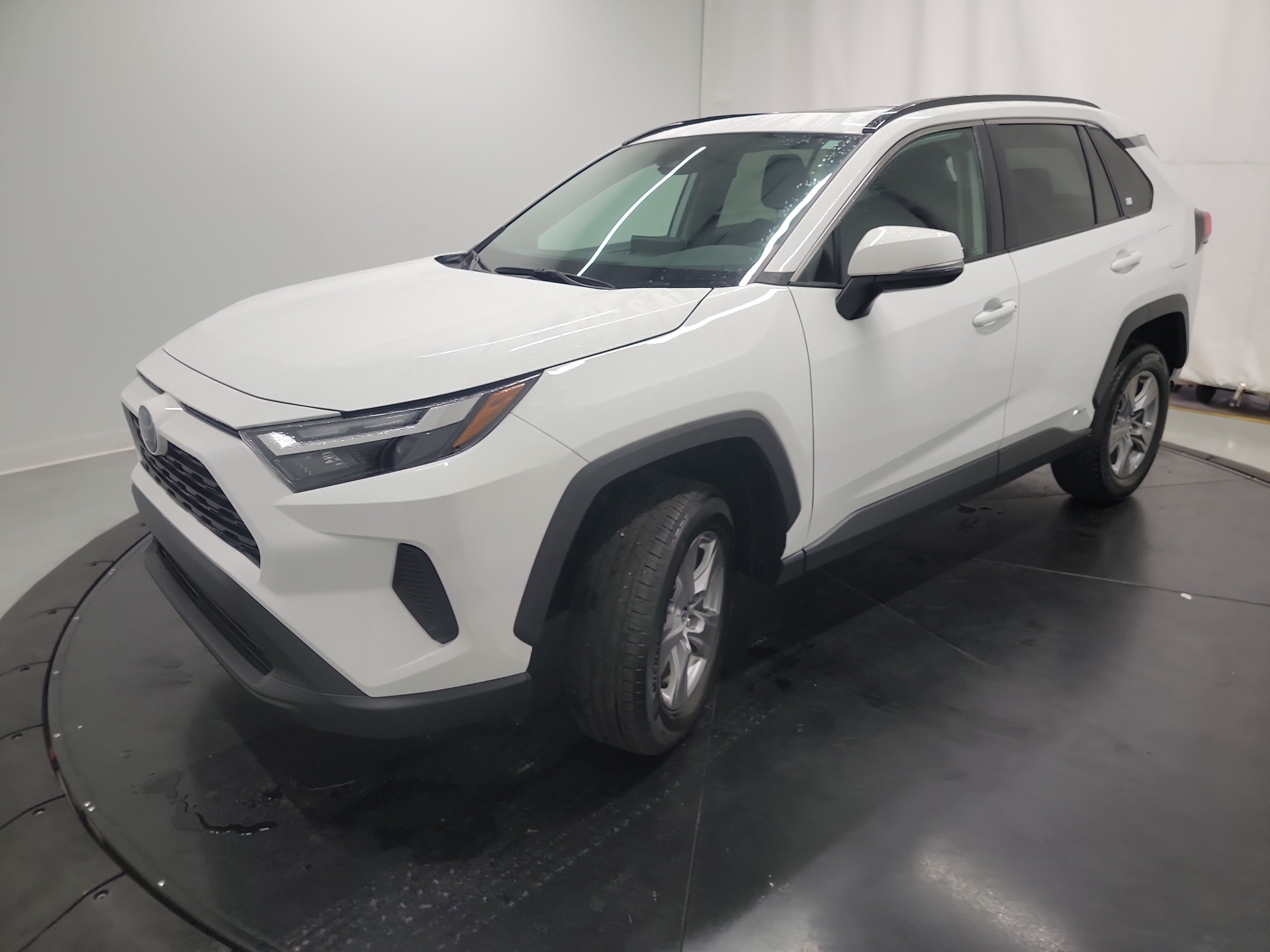 2024 Toyota RAV4 Hybrid XLE photo