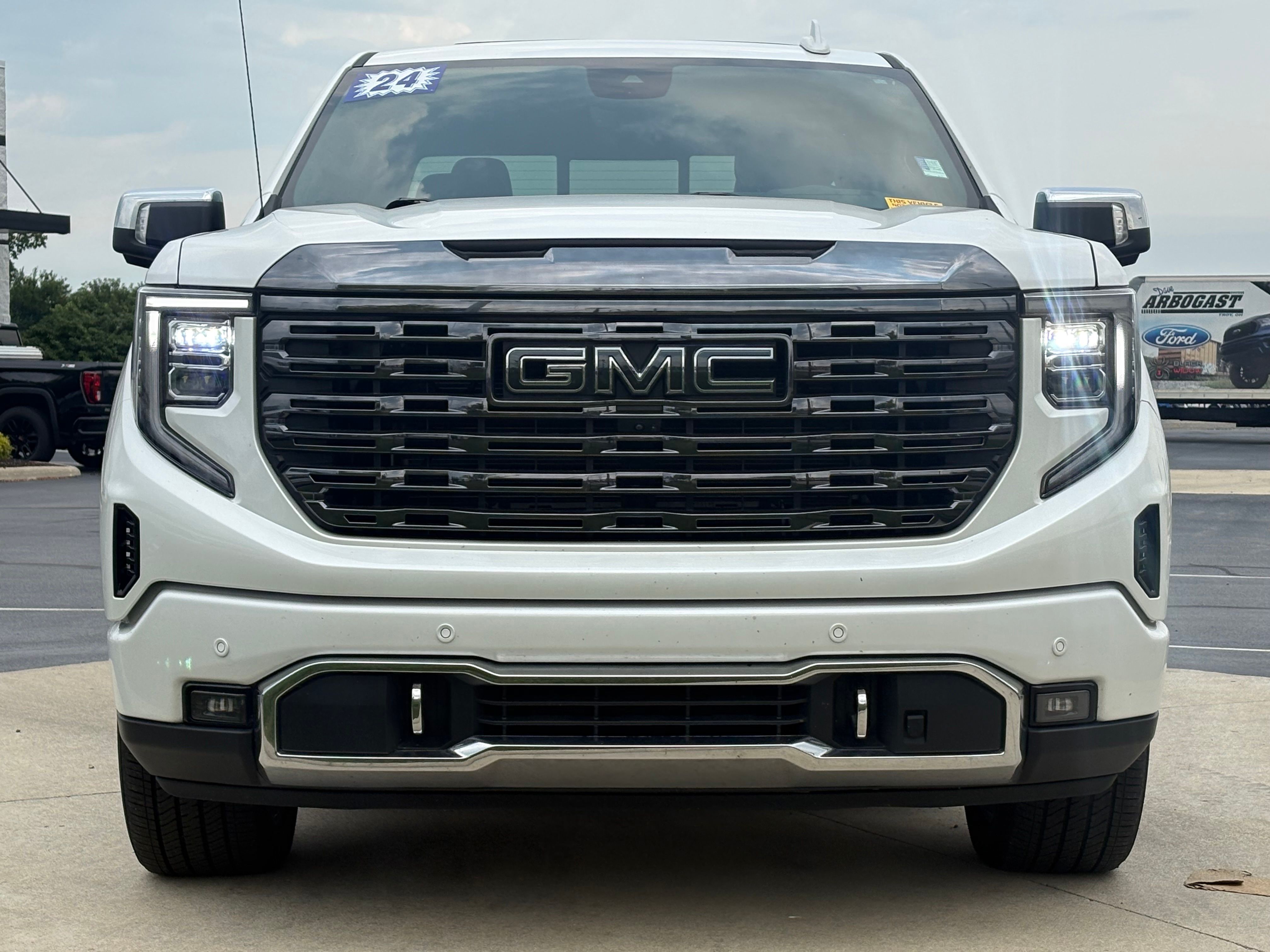 Used 2024 White Frost Tricoat GMC Denali Ultimate image 2