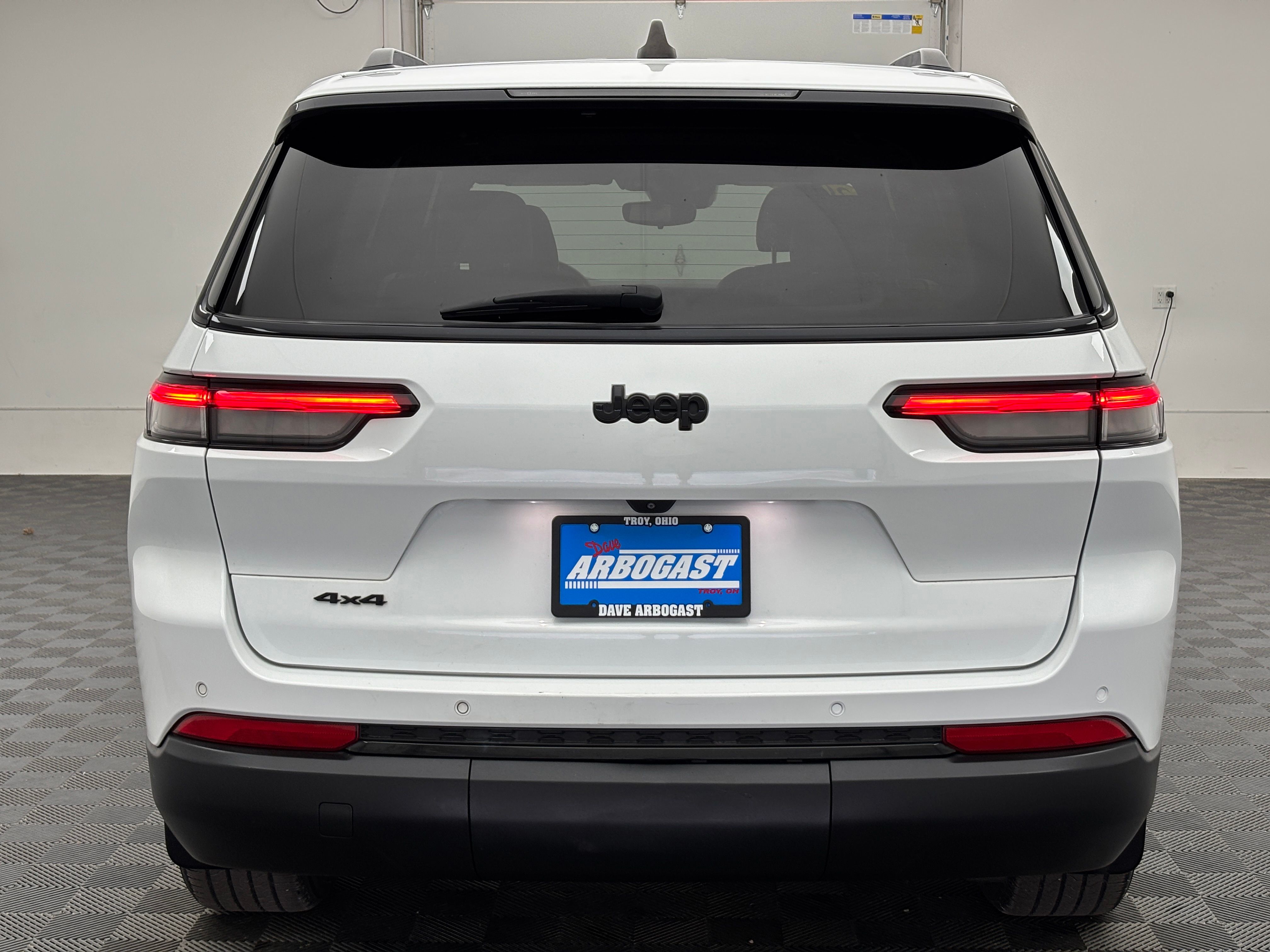 Used 2023 Bright White Clearcoat Jeep Altitude X image 10