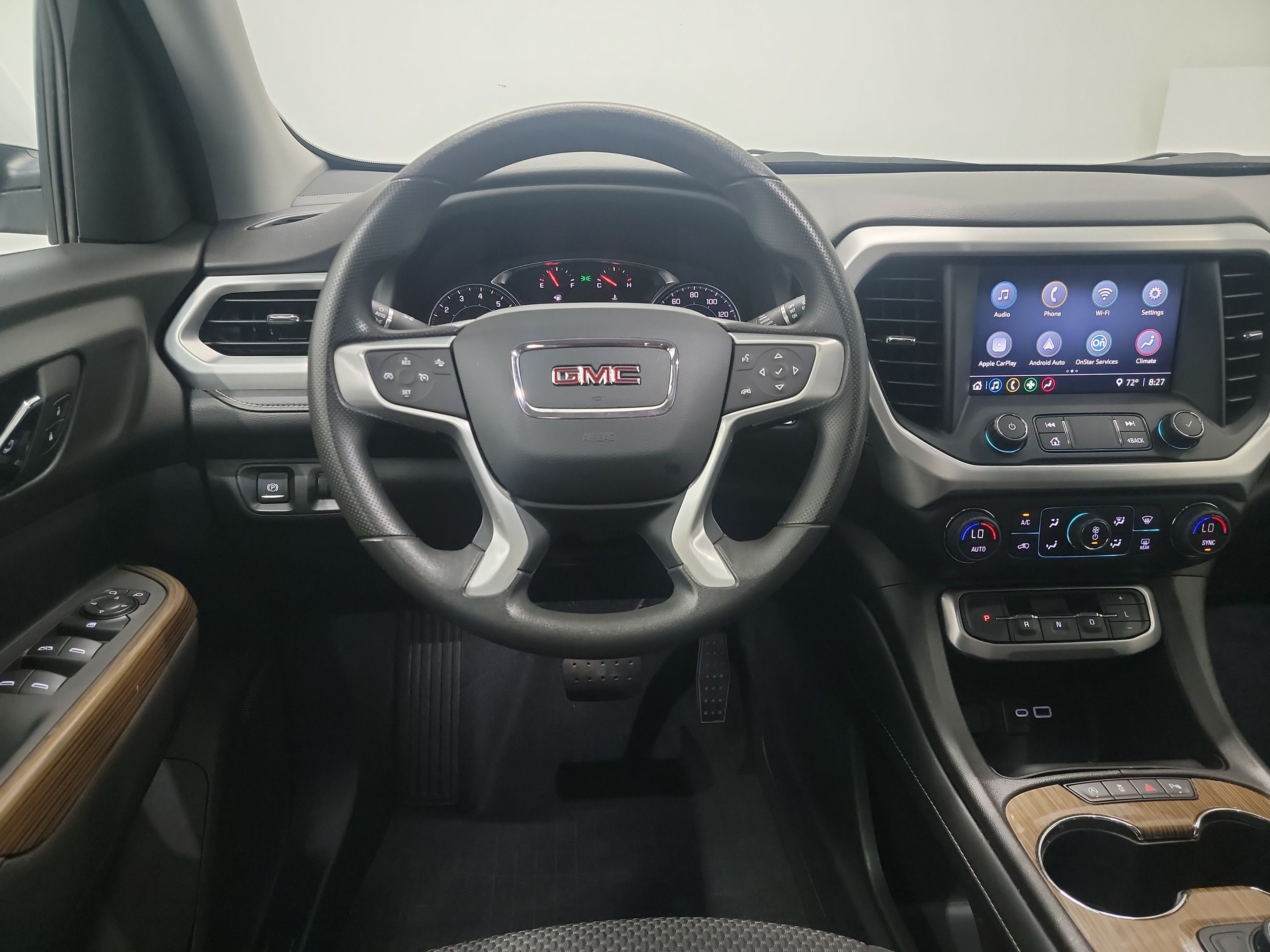 2022 GMC Acadia SLE photo