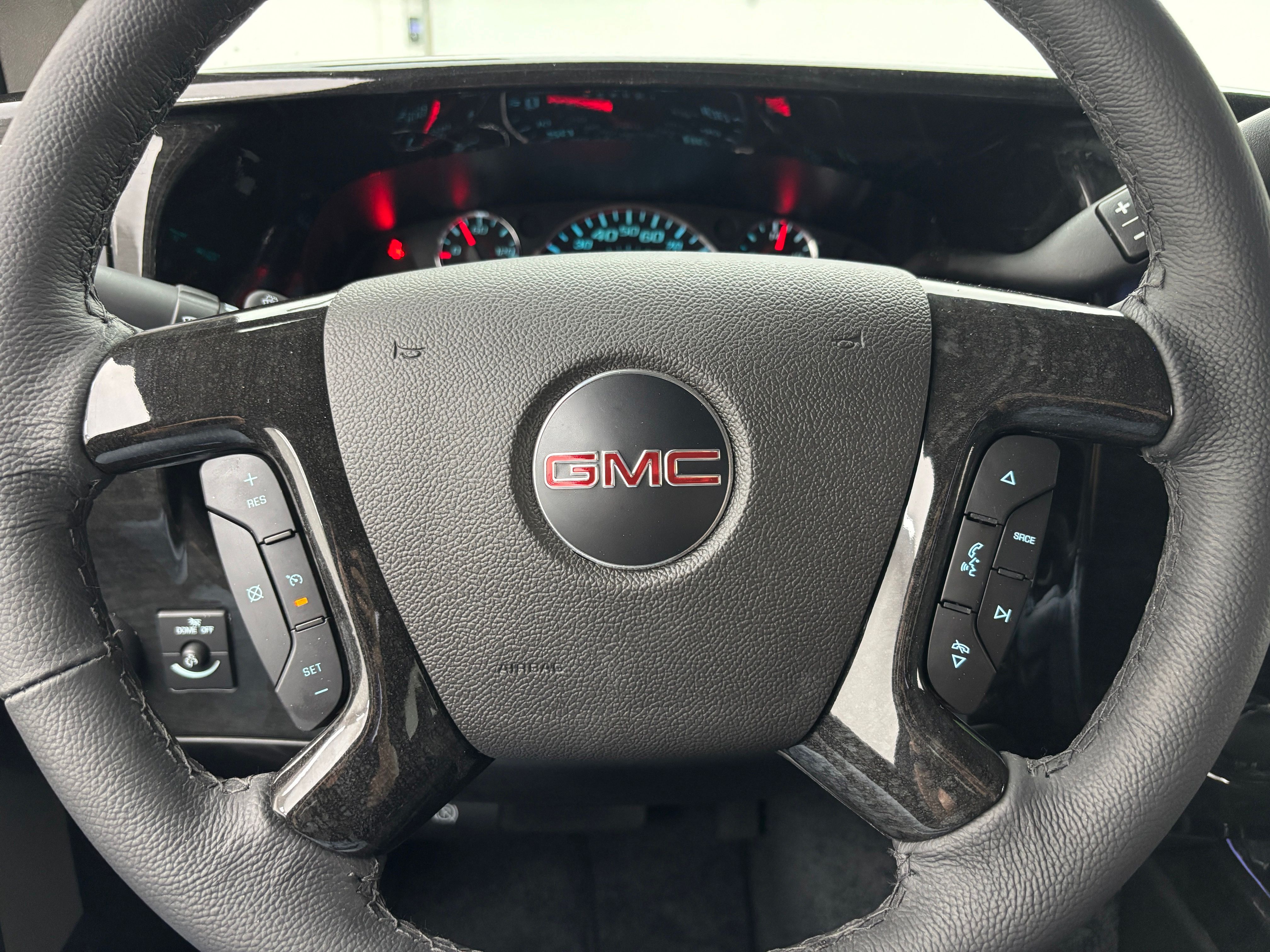 New 2026 Onyx Black GMC Explorer Limited SE image 30