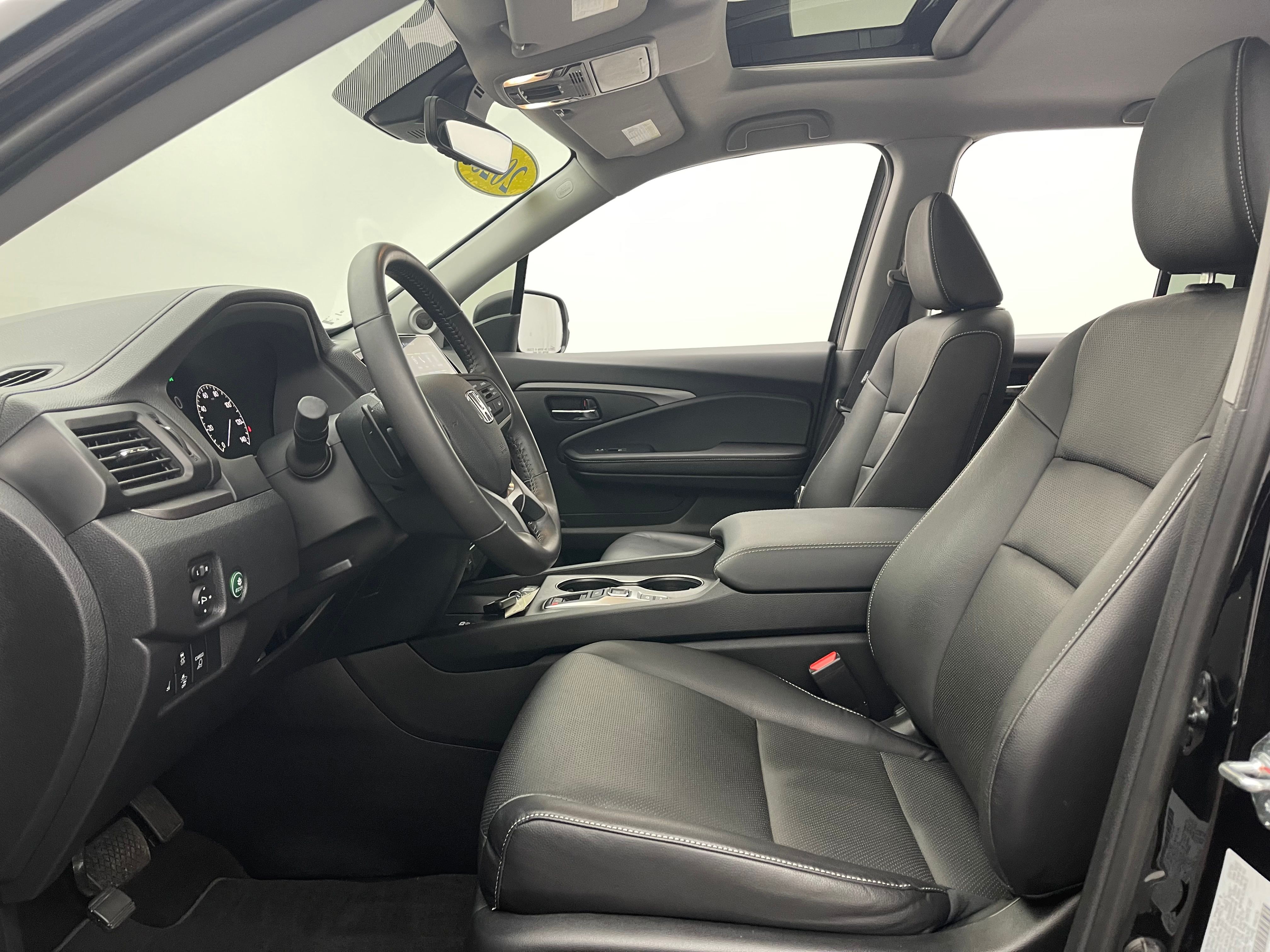 Used 2025 Crystal Black Pearl Honda RTL image 16