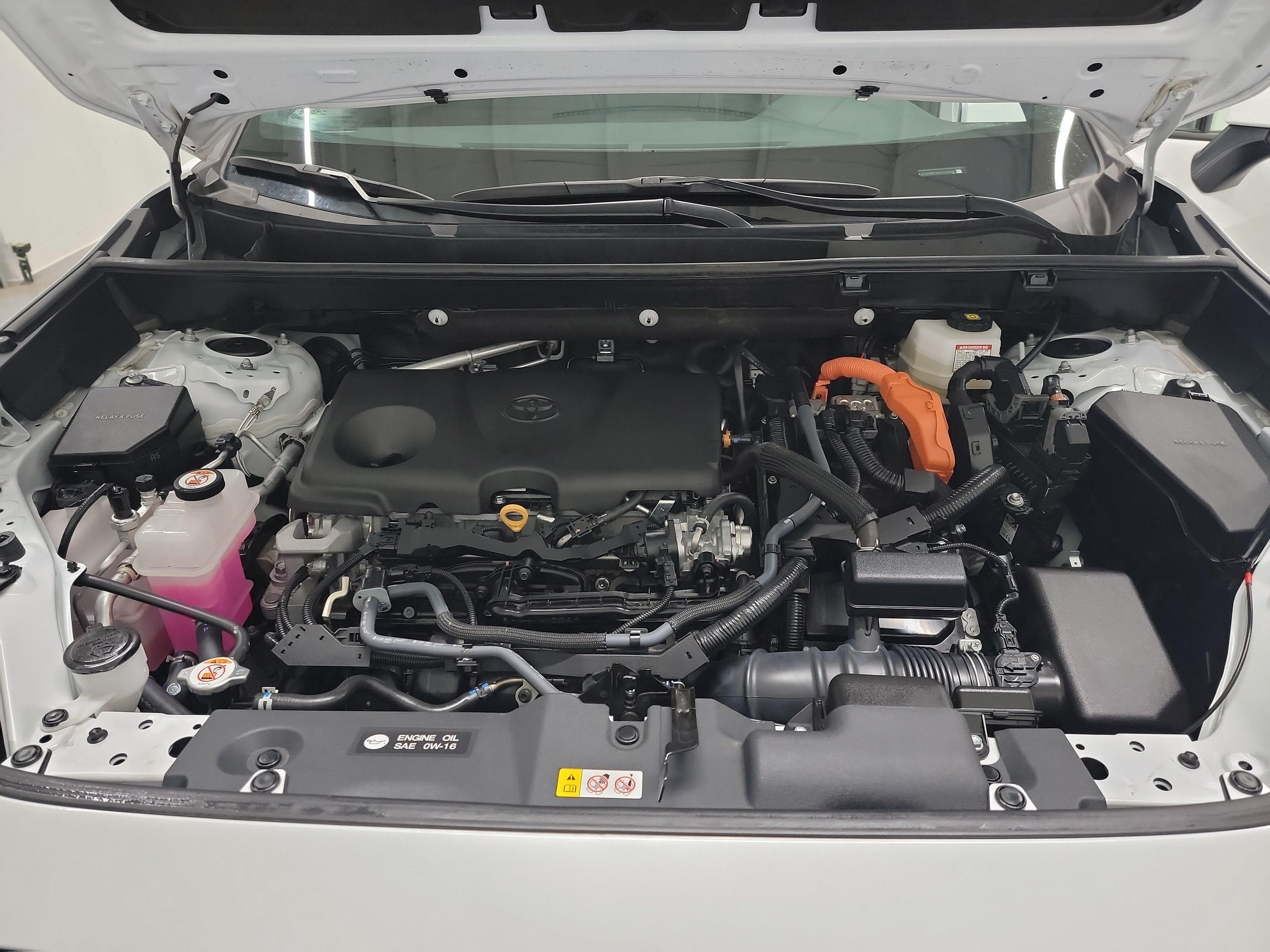 2023 Toyota RAV4 Hybrid SE photo
