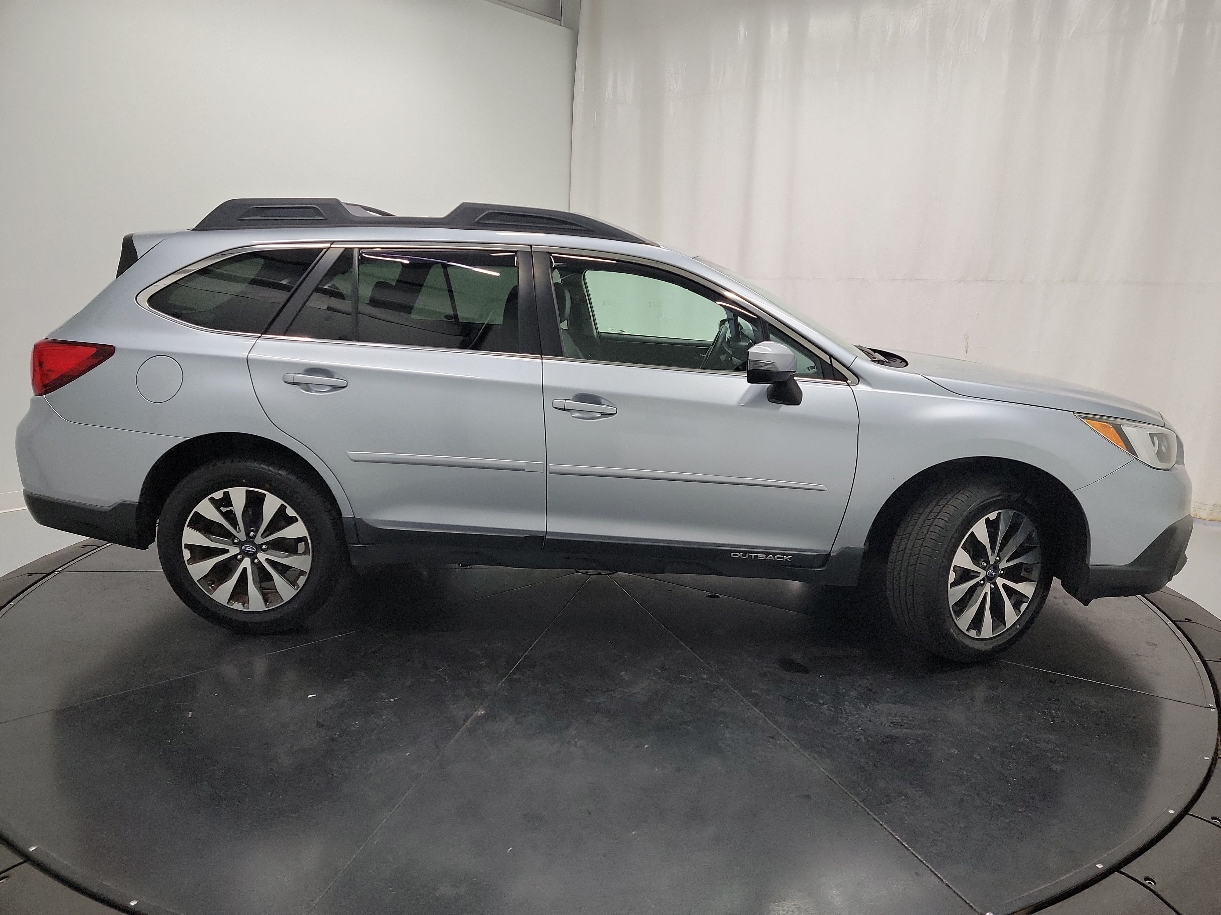 2017 Subaru Outback 2.5i photo