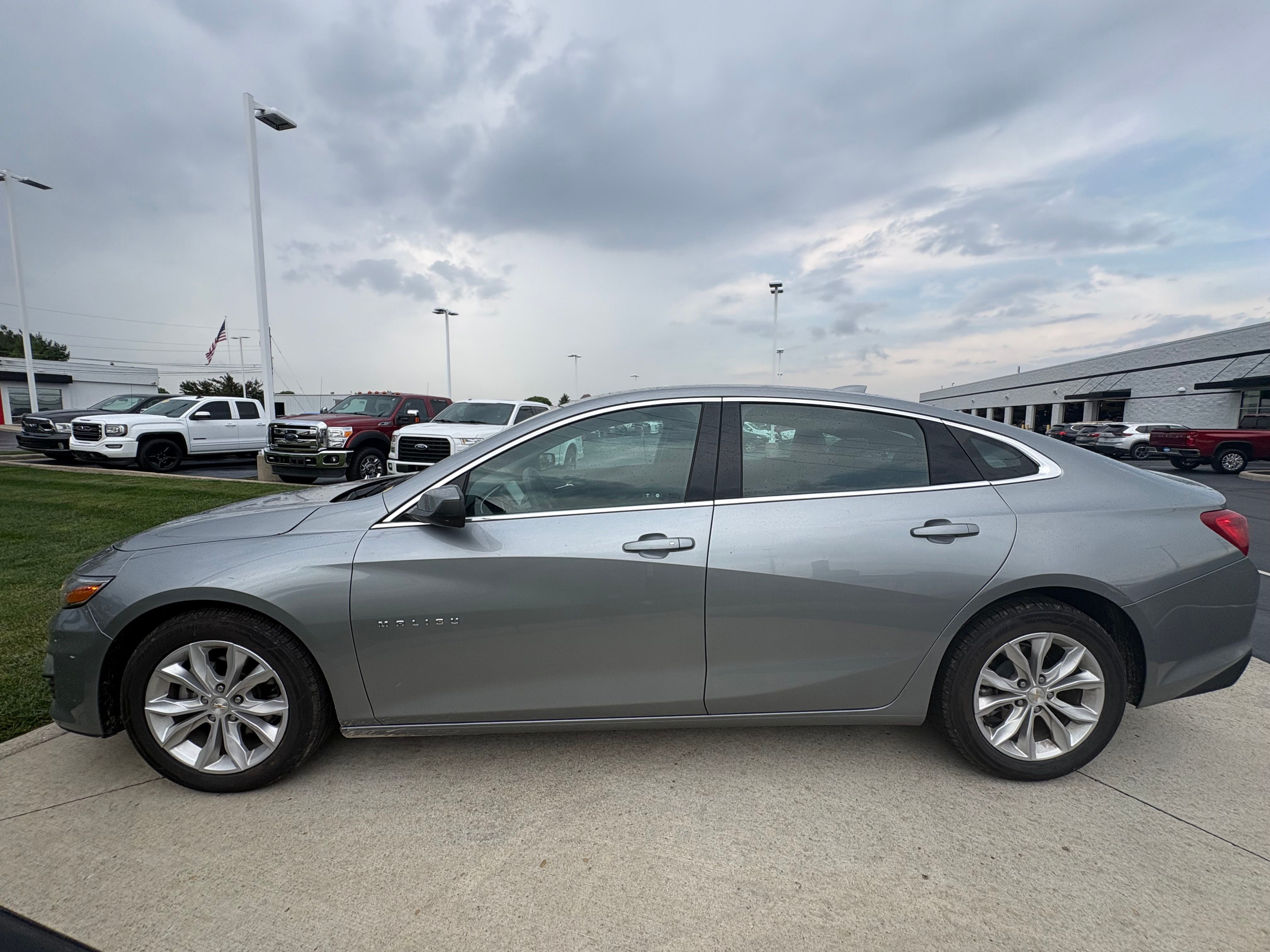 Used 2025 Silver Chevrolet LT image 4