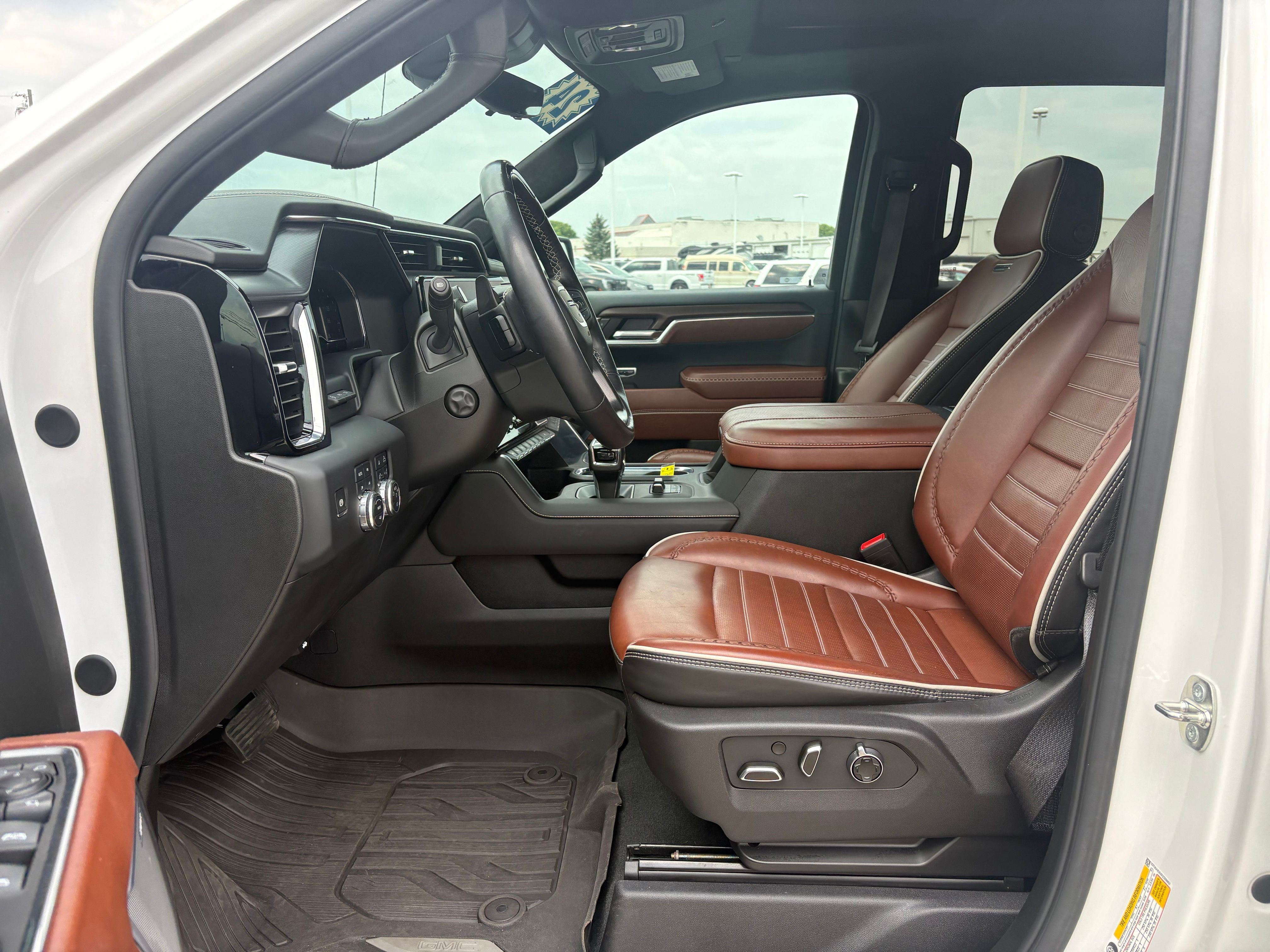 Used 2024 White Frost Tricoat GMC Denali Ultimate image 13