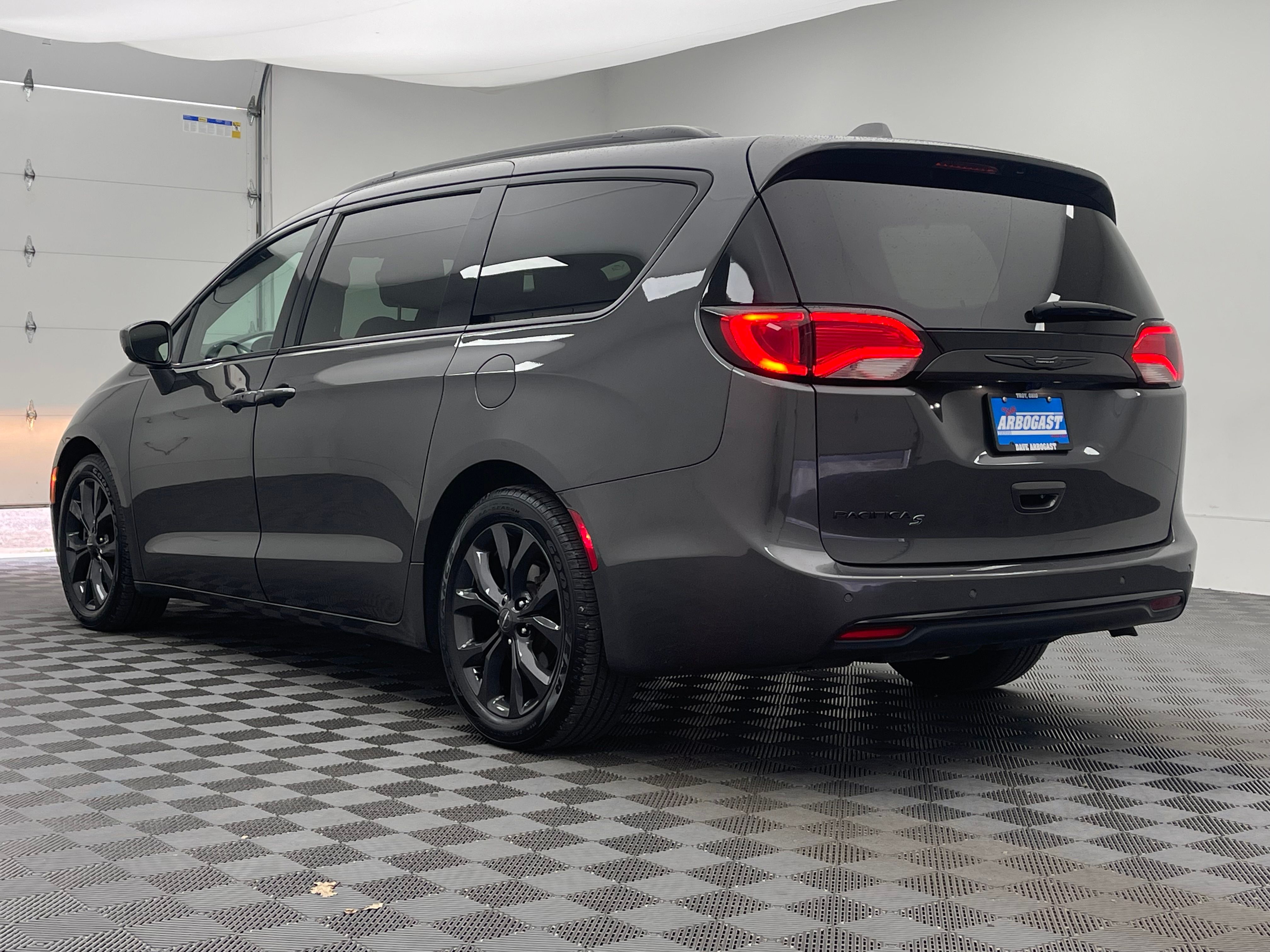 Used 2020 Granite Crystal Metallic Clearcoat Chrysler Touring L Plus image 12