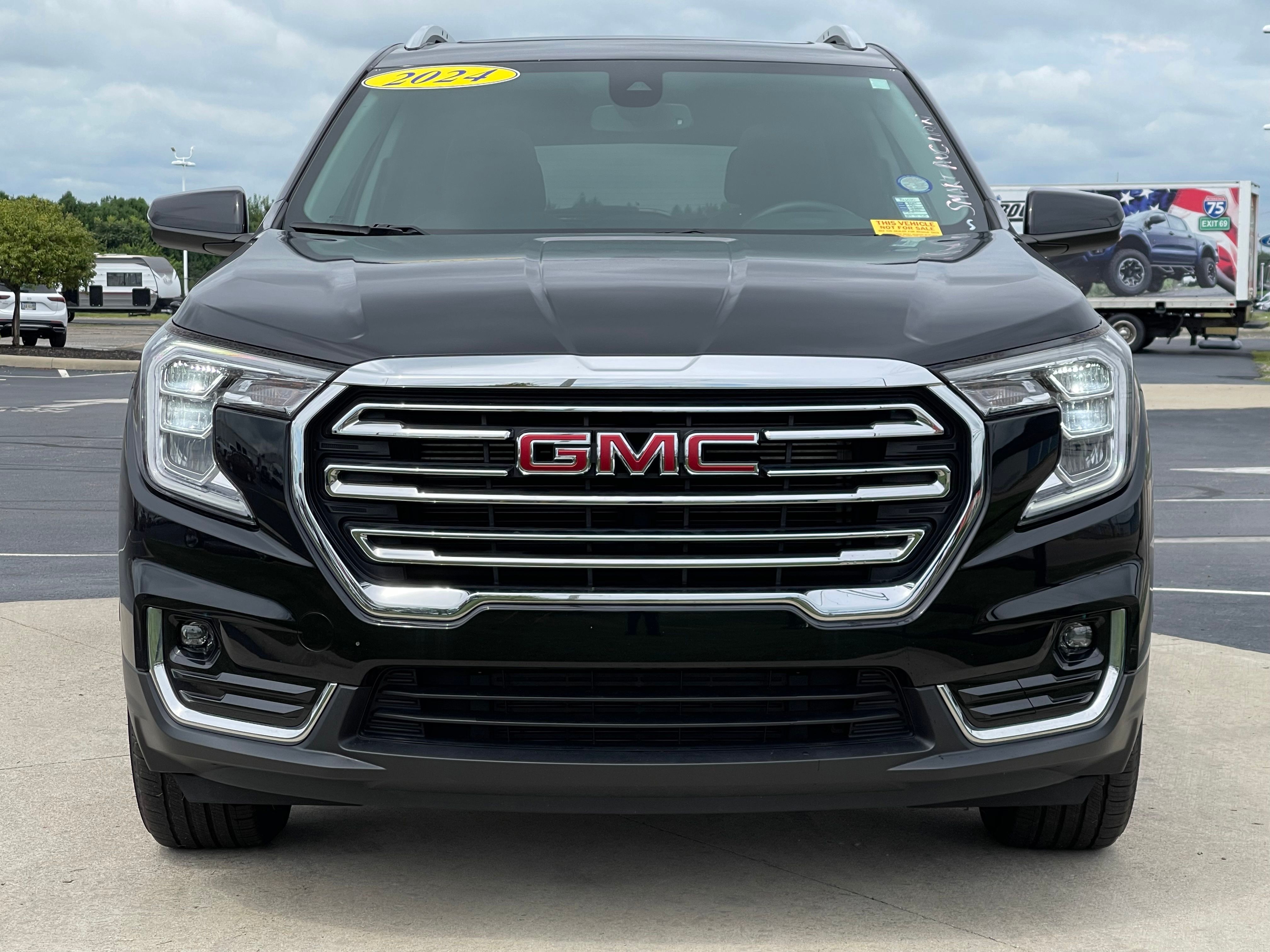 Used 2024 Ebony Twilight Metallic GMC SLT image 2
