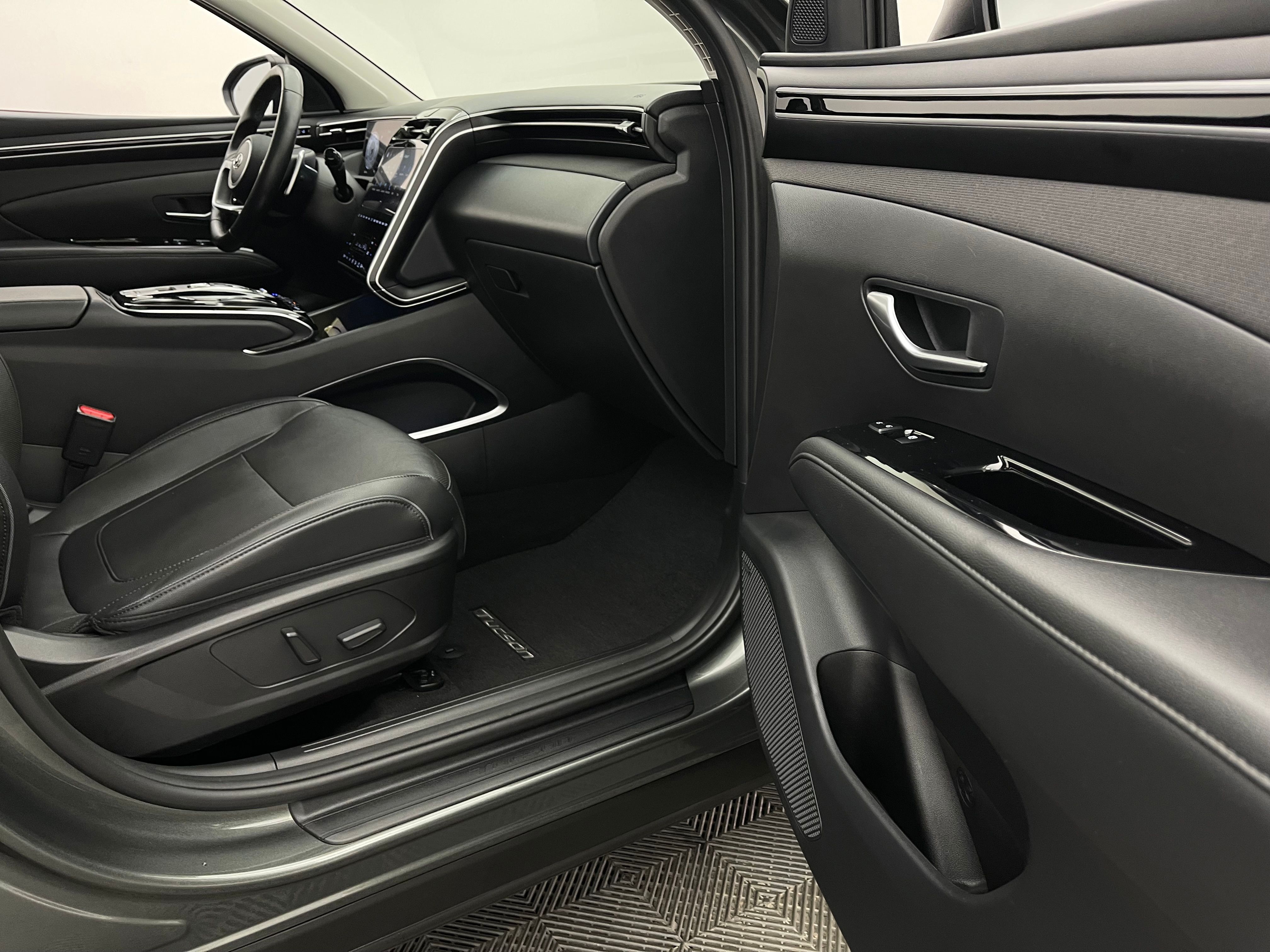 Used 2023 Amazon Gray Hyundai Limited image 35