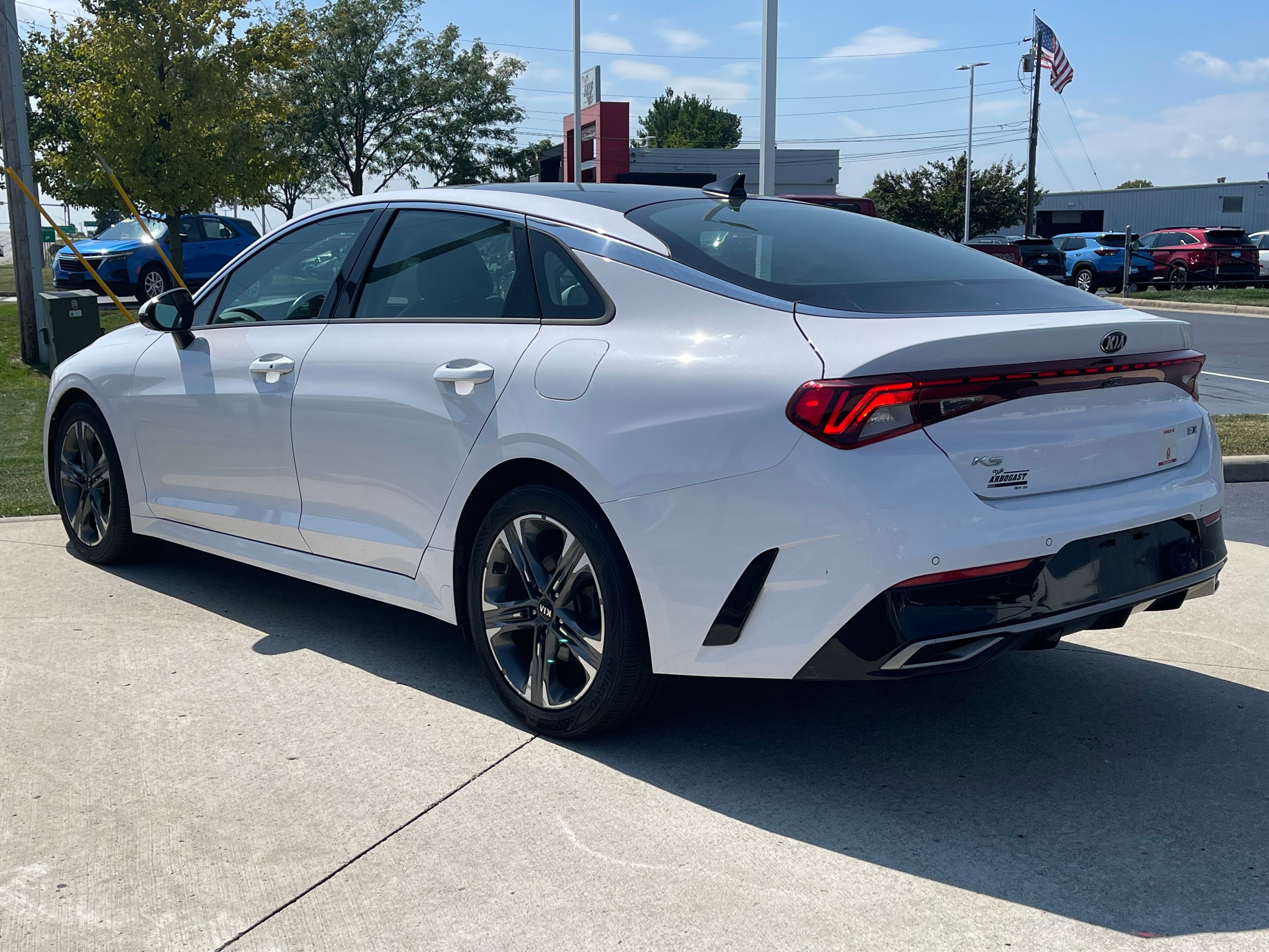 Used 2021 White Pearl Kia EX image 5