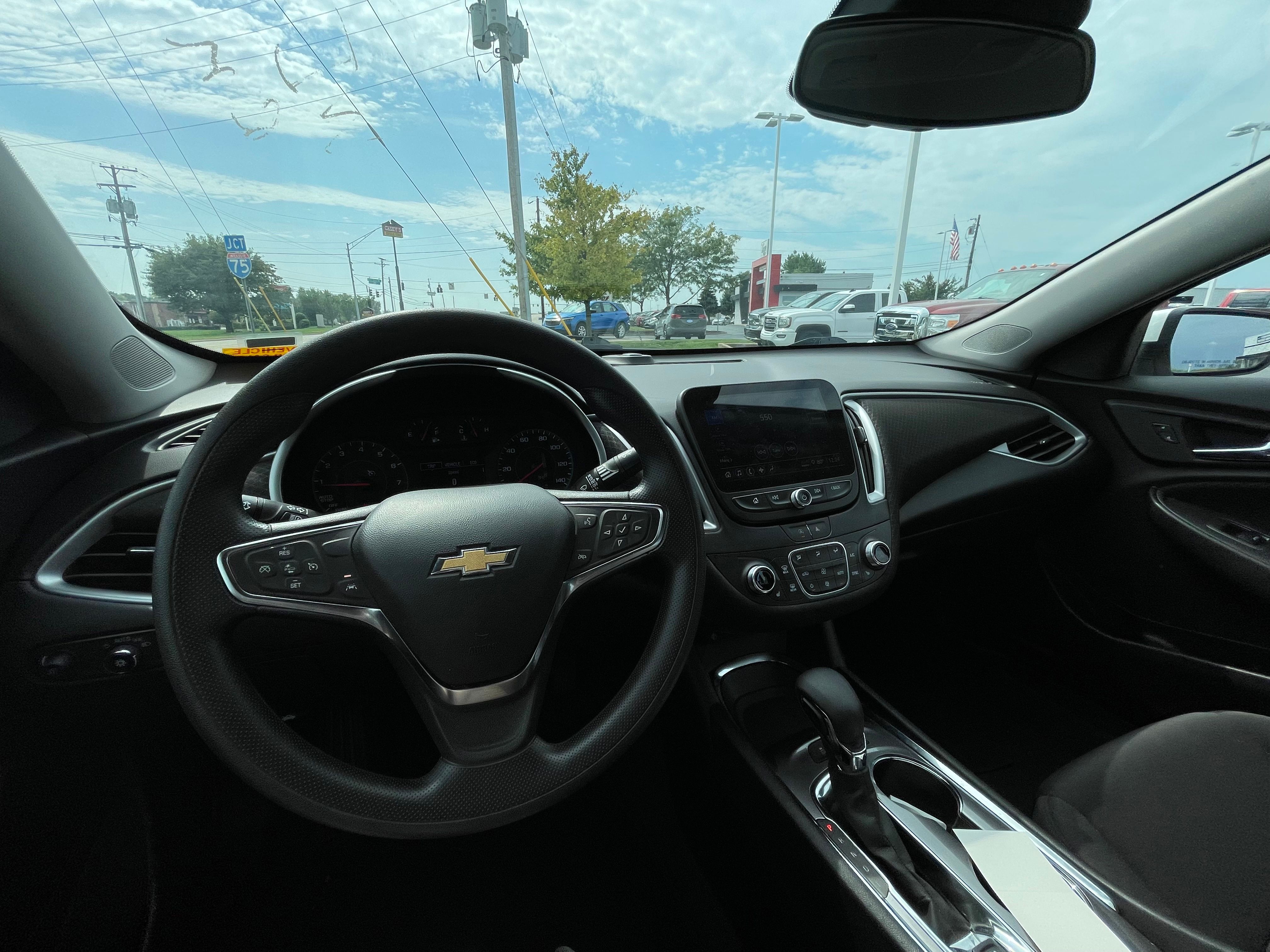 Used 2025 Summit White Chevrolet LT image 9