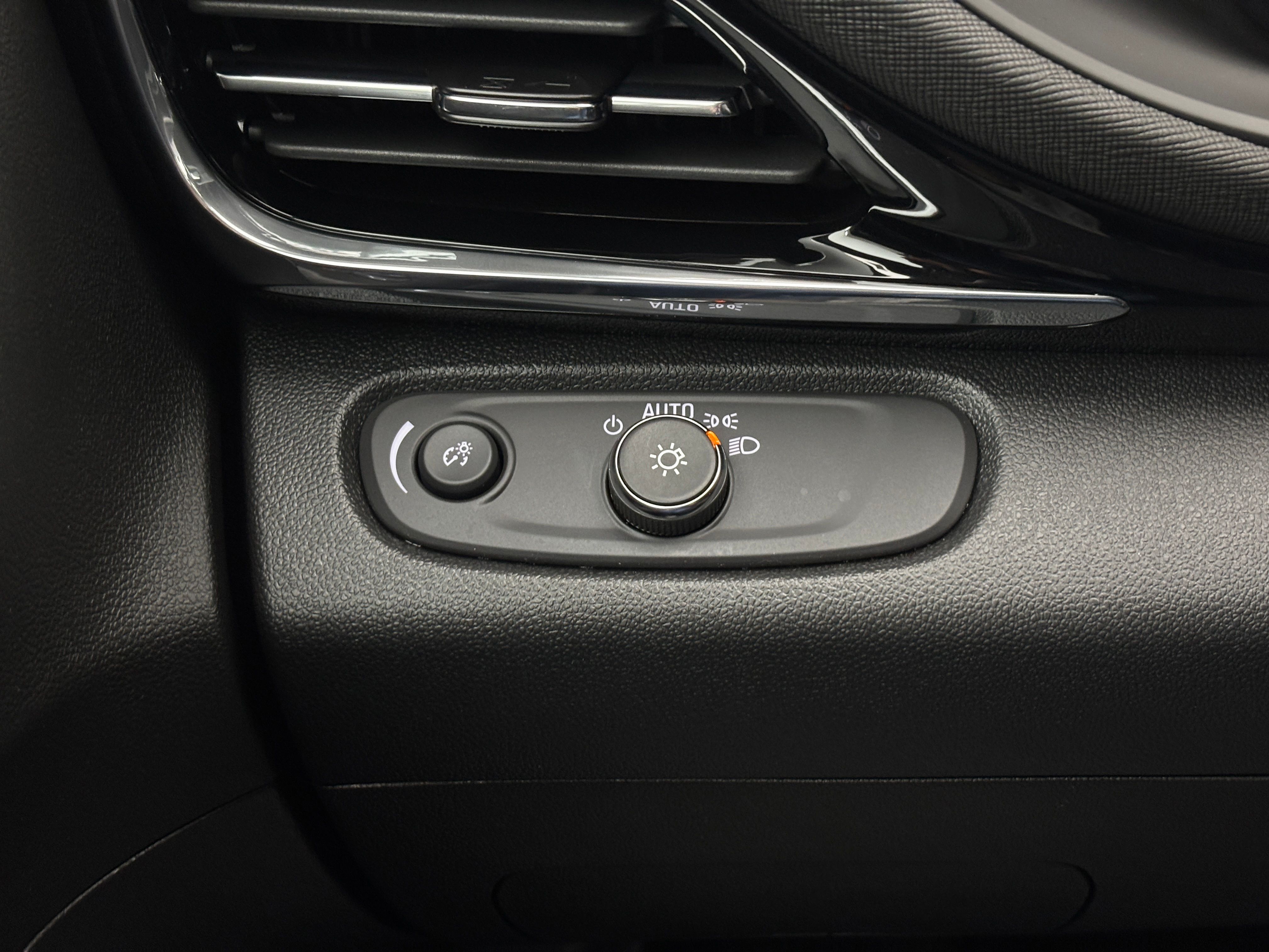 Used 2025 Summit White Buick Sport Touring image 20