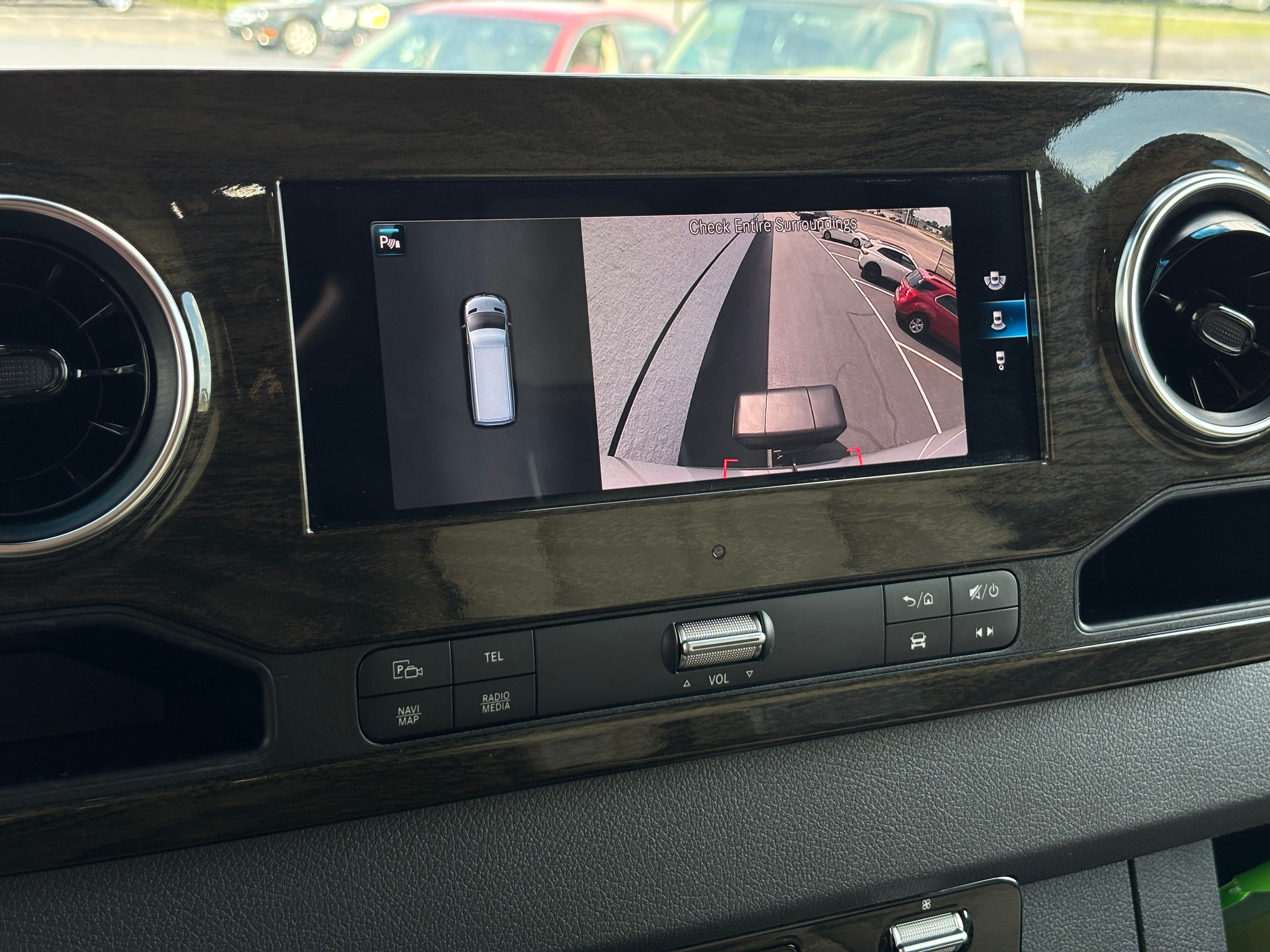 Used 2021 Silver Mercedes-Benz Midwest Luxe Cruiser image 36