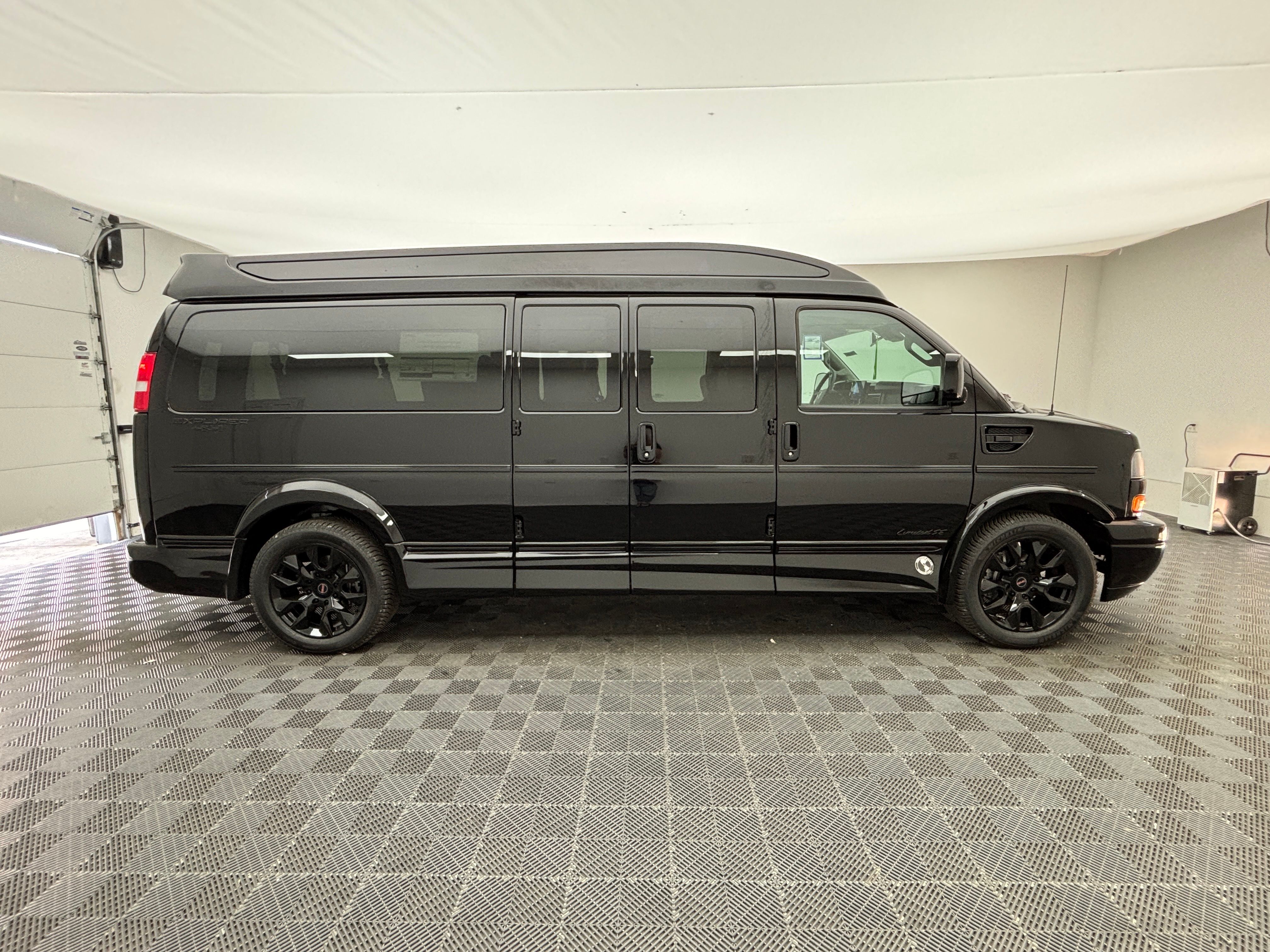 New 2026 Onyx Black GMC Explorer Limited SE image 6