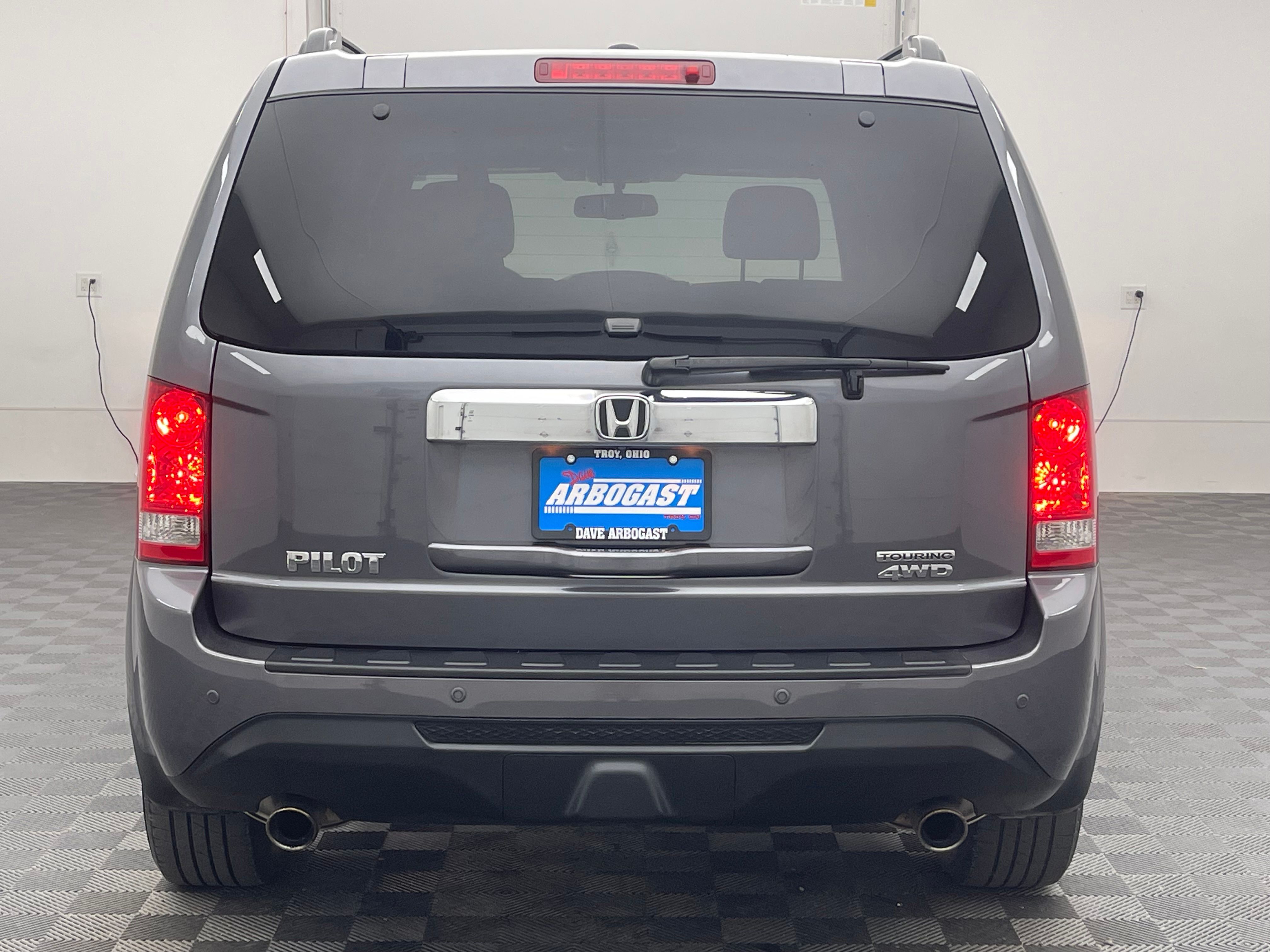 Used 2015 Modern Steel Metallic Honda Touring image 10