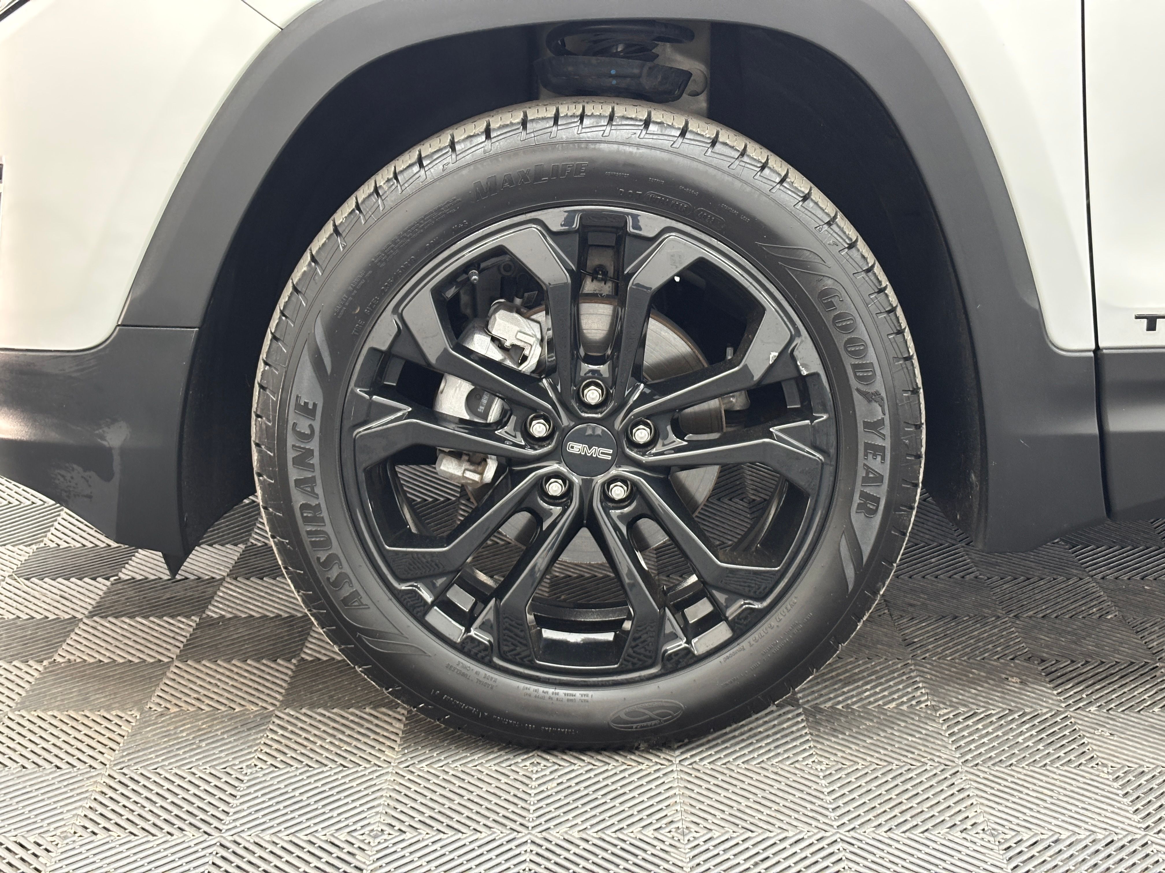 Used 2021 Quicksilver Metallic GMC SLE image 13