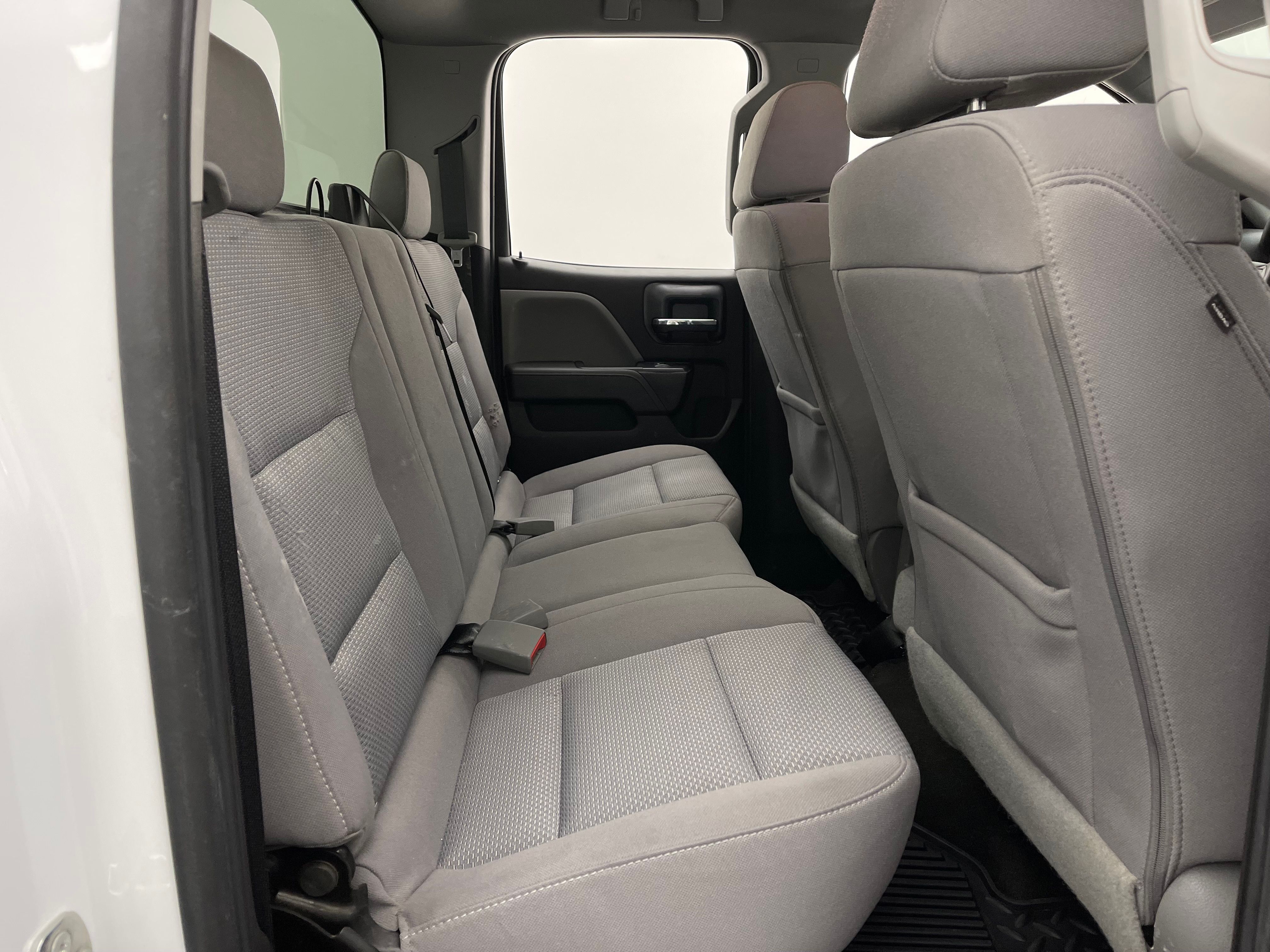 Used 2018 Summit White GMC Base image 32