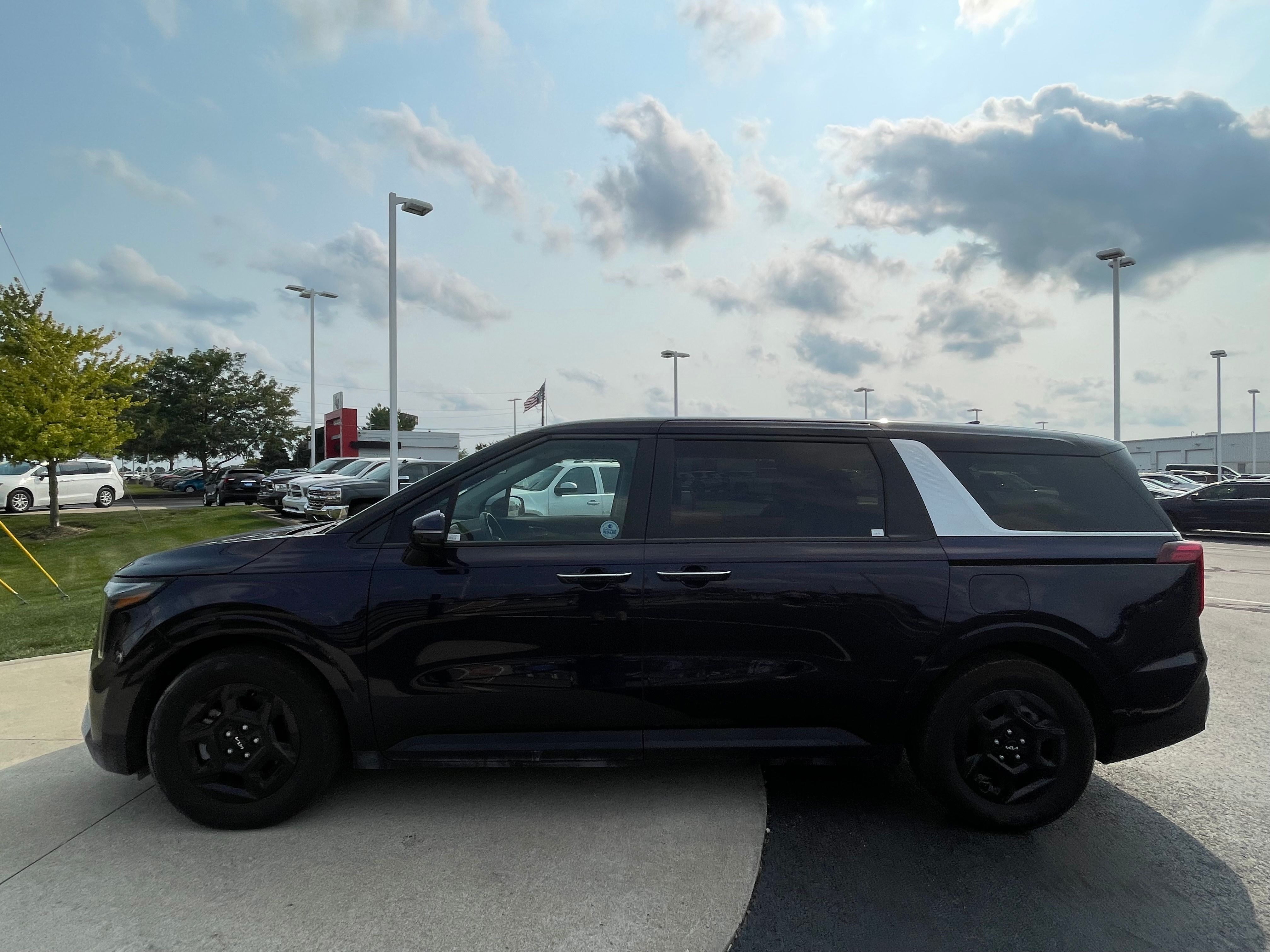 Used 2025 Deep Chroma Blue Kia LXS image 4