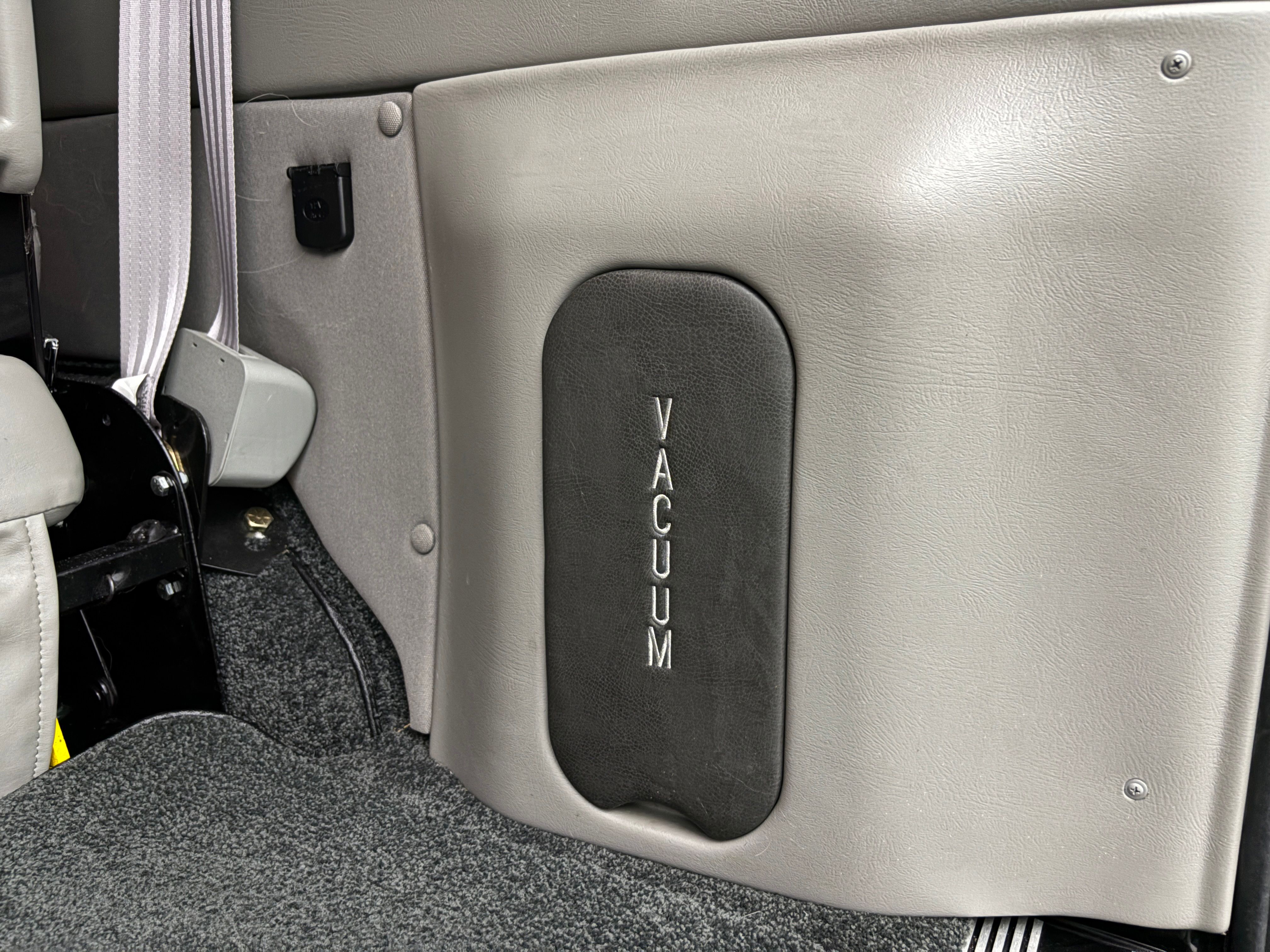 Used 2015 Tuxedo Black Metallic Ford Explorer Limited SE image 11
