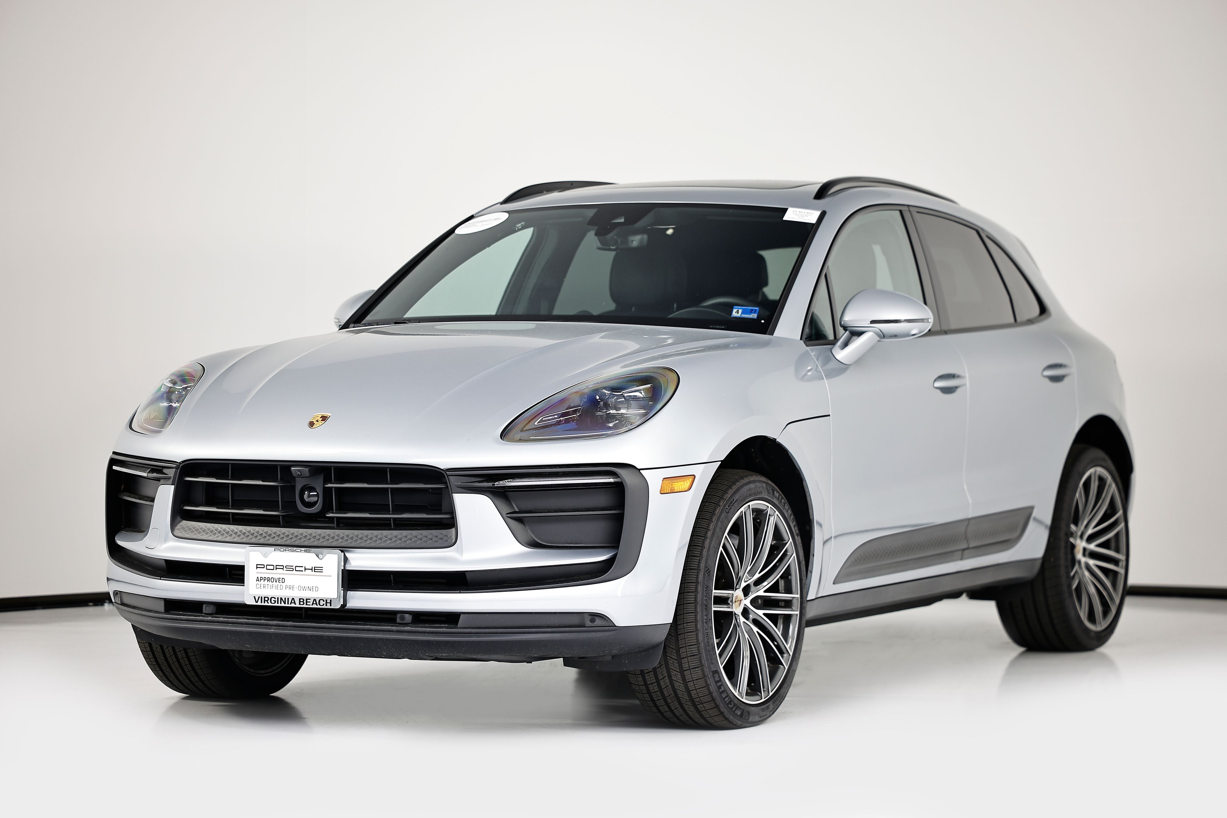  2026 Porsche Macan   