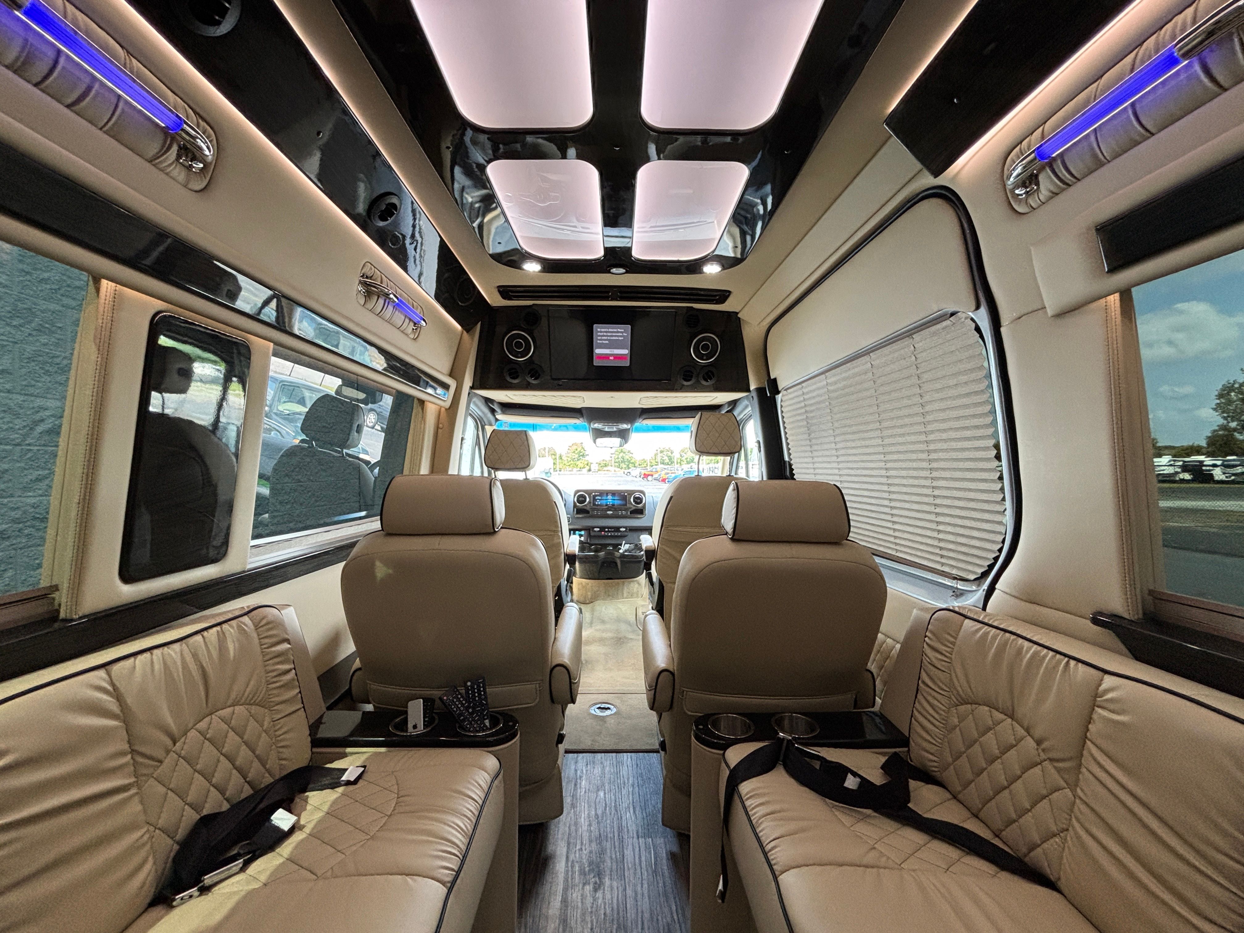 Used 2021 Silver Mercedes-Benz Midwest Luxe Cruiser image 5