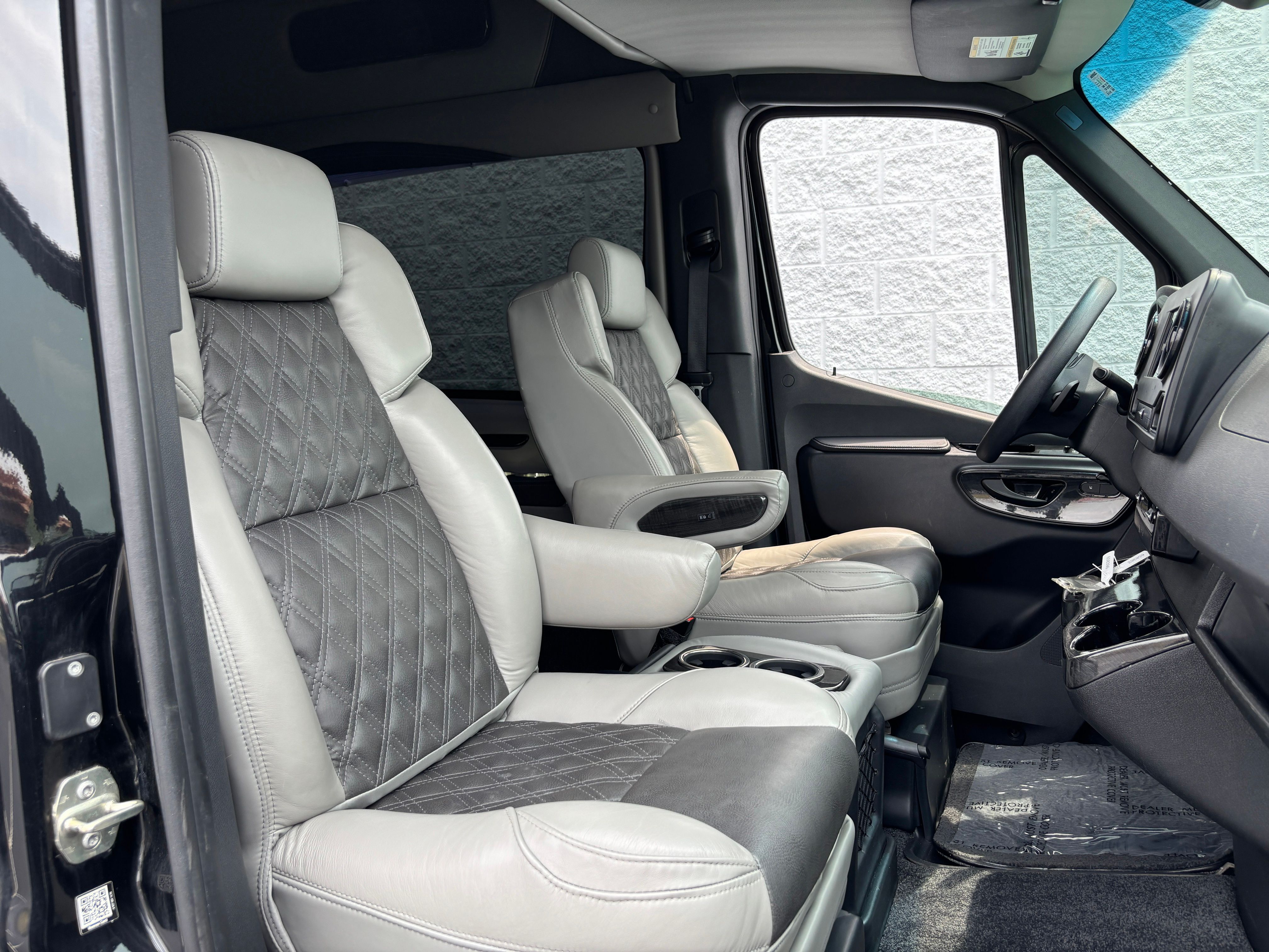 Used 2023 Black Mercedes-Benz Explorer Limited SE image 26
