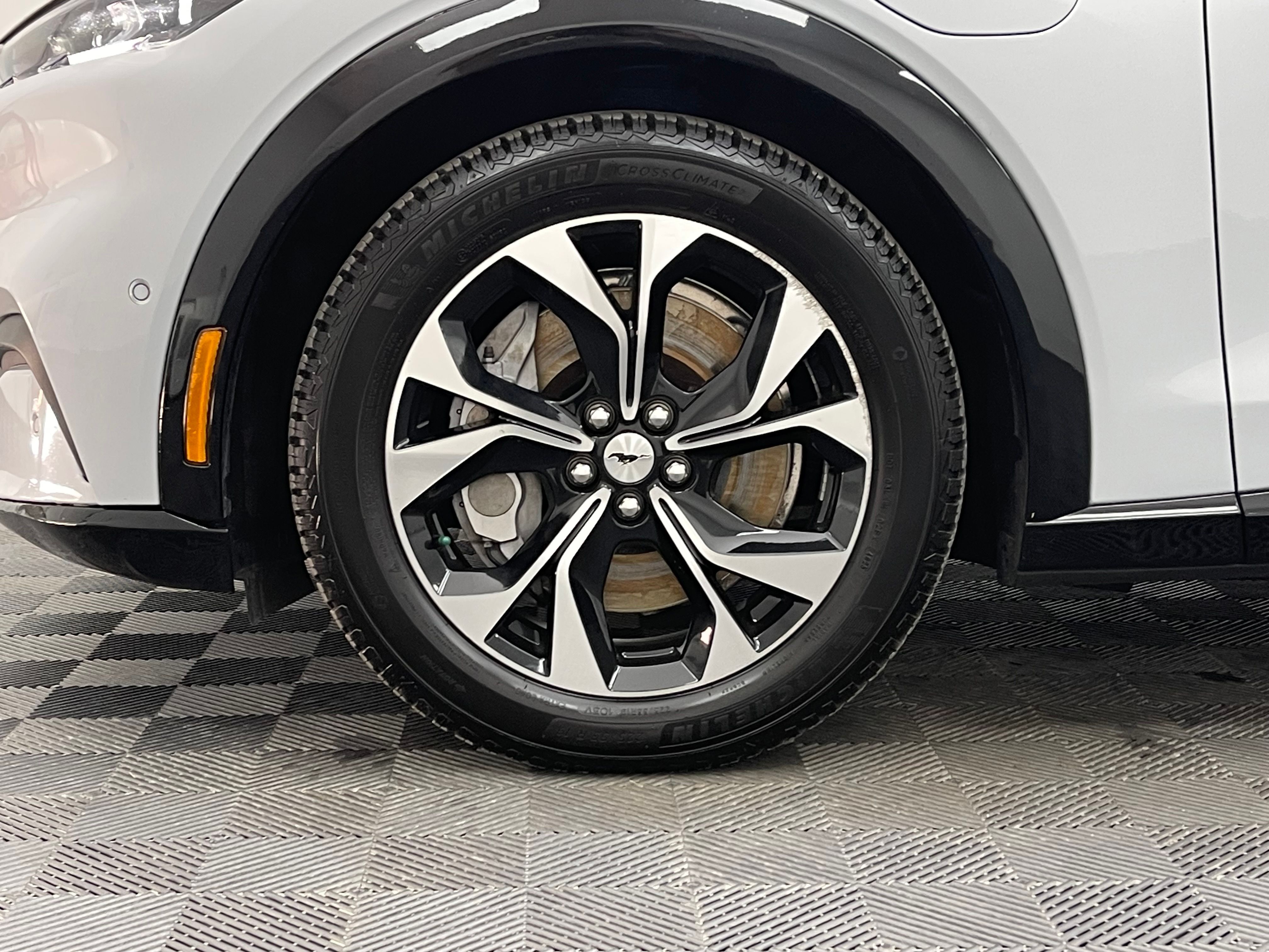 Used 2021 White Metallic Ford Premium image 15